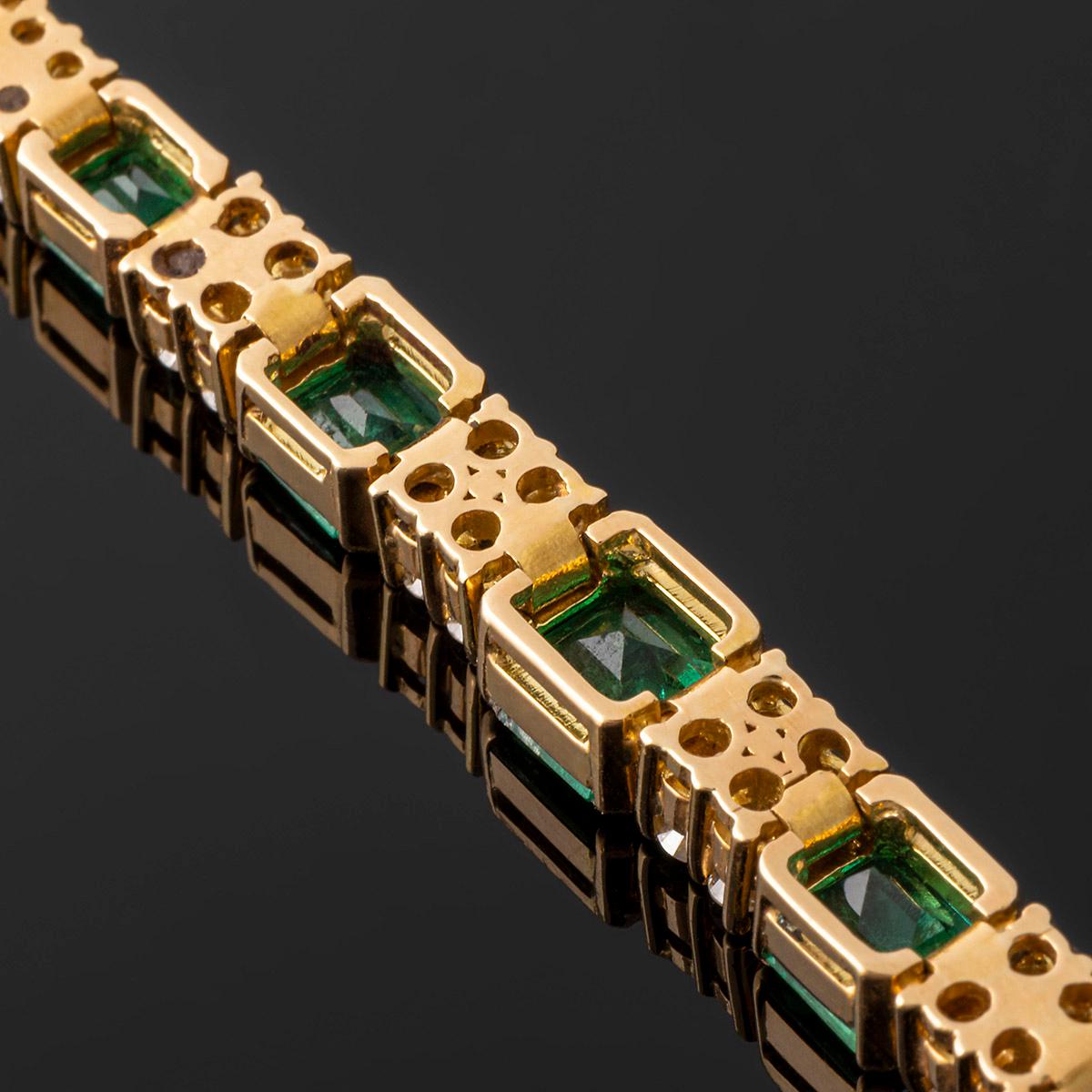 Bracelet à maillons cocktail  en or avec émeraude de Colombie et diamants Bon état - En vente à MADRID, ES