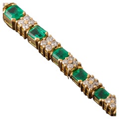 Cocktail link bracelet  in gold with comlombian emerald and diamonds