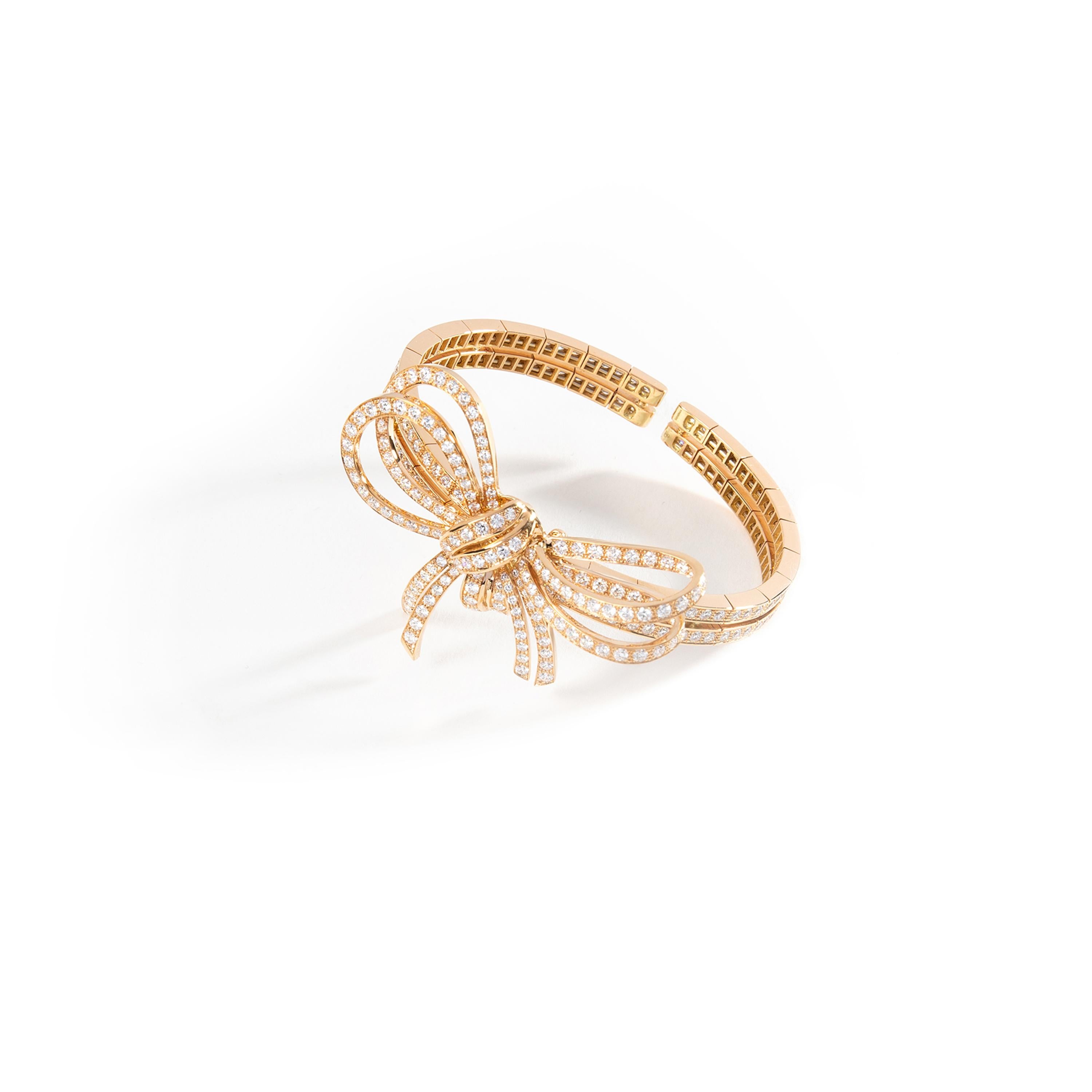 Important flexible Bracelet red gold 309 diamonds 8.22 carats.
