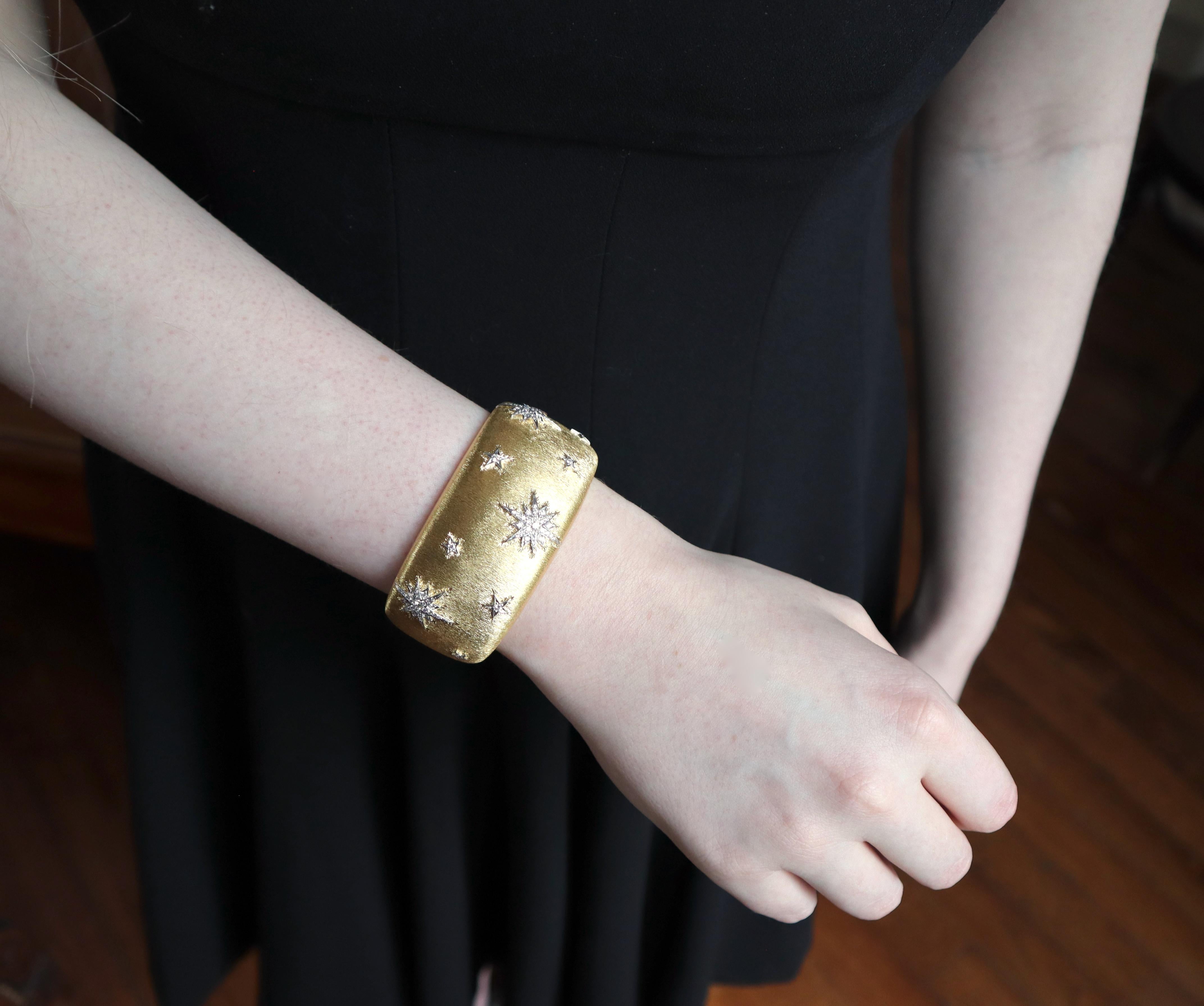 Bracelet with Stars or Snowflakes Diamonds Yellow Gold and White Gold 18 KT For Sale 3