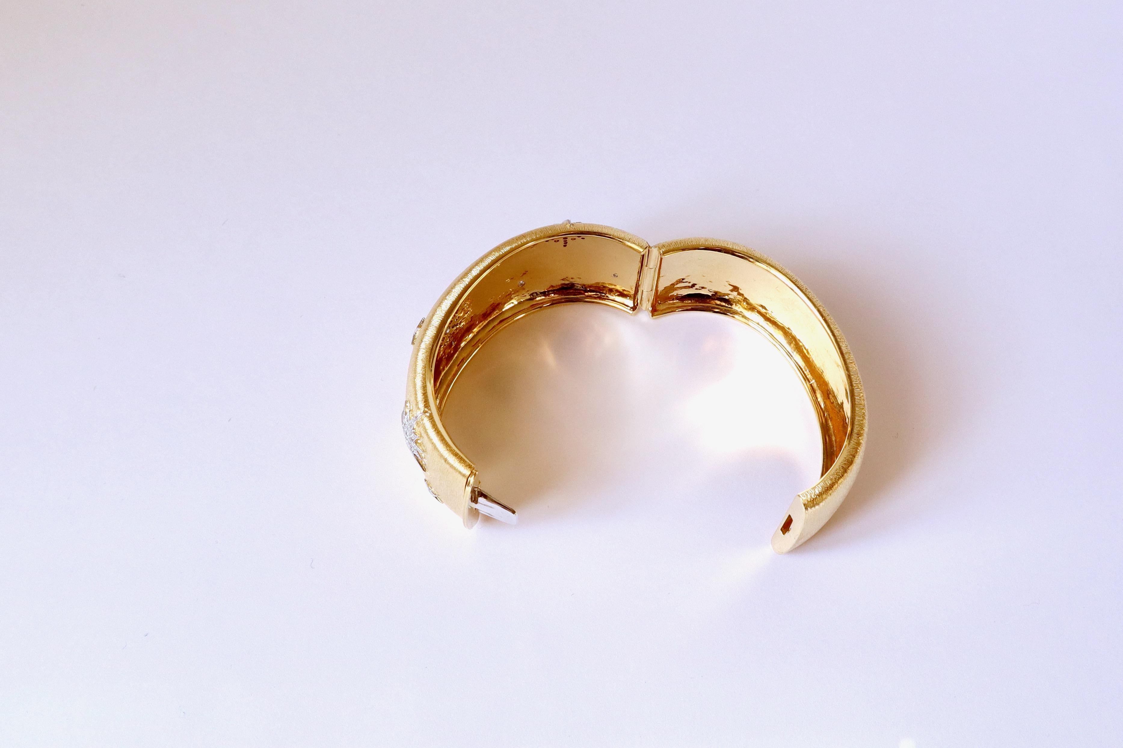 Bracelet with Stars or Snowflakes Diamonds Yellow Gold and White Gold 18 KT For Sale 4