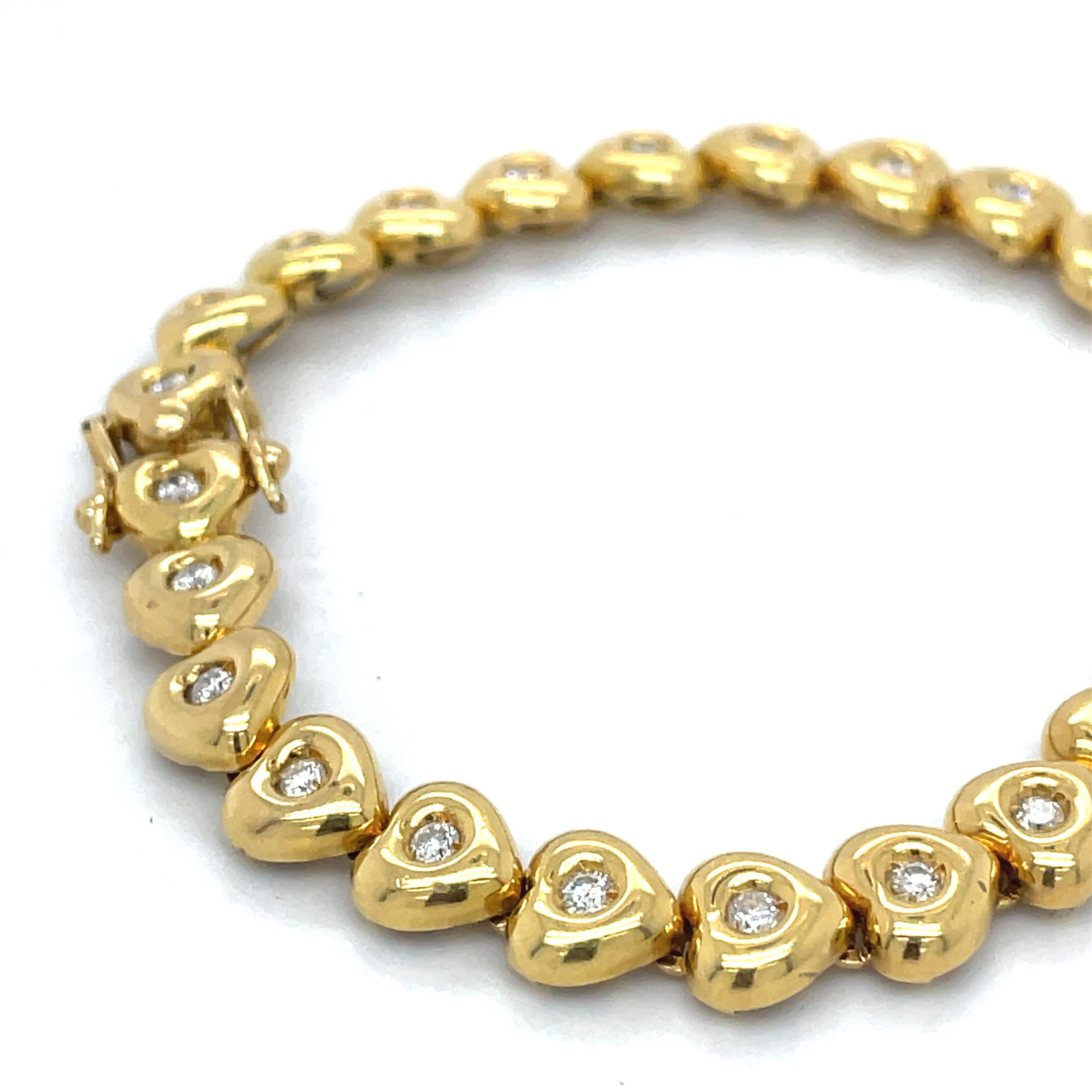Bracelet & Earrings Heart Jewelry Set, 1.1ct bezel set diamond, 18K Yellow Gold For Sale 5