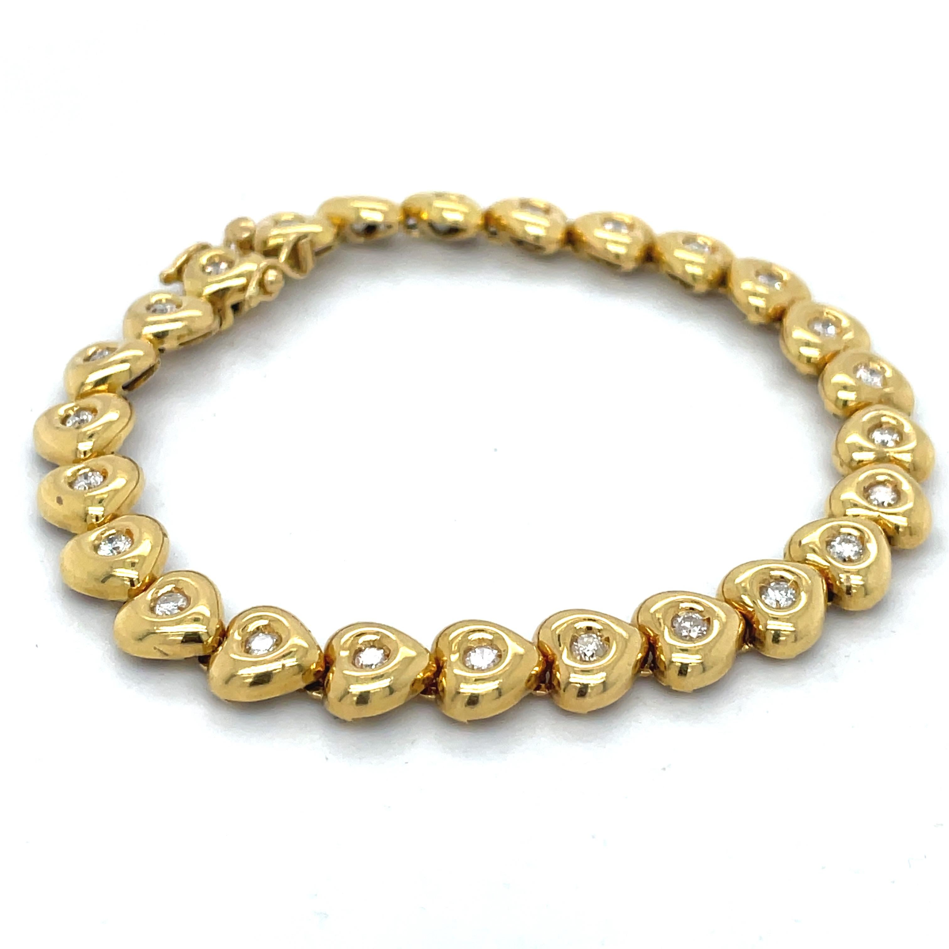 Bracelet & Earrings Heart Jewelry Set, 1.1ct bezel set diamond, 18K Yellow Gold For Sale 6