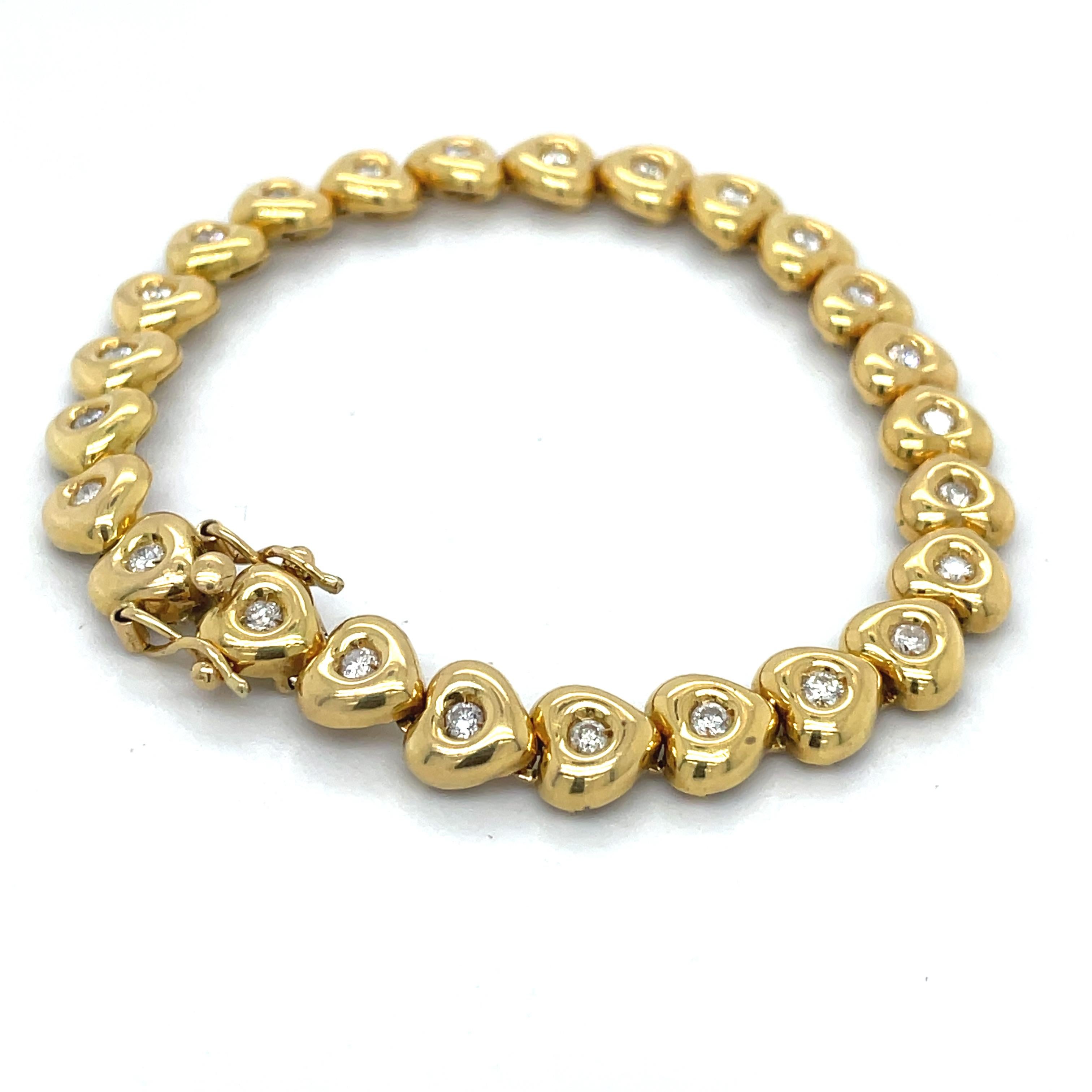 Bracelet & Earrings Heart Jewelry Set, 1.1ct bezel set diamond, 18K Yellow Gold For Sale 7