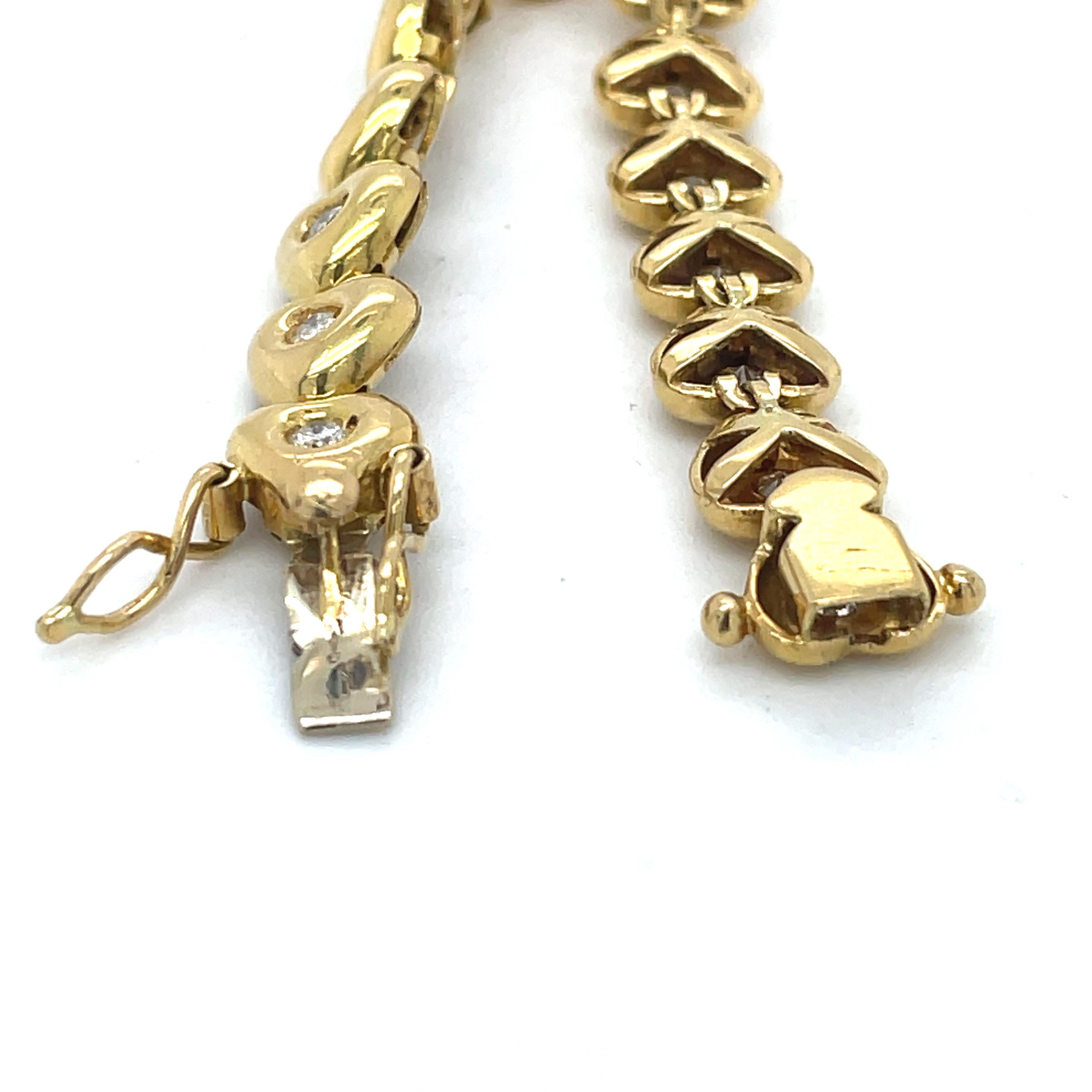 Earrings:
jewelry Material: Yellow Gold 18k (the gold has been tested by a professional)
Total Carat Weight: 0.1ct (Approx.)
Total Metal Weight: 2.41g
Size: 9.33 x 9.52 mm

Grading Results:
Stone Type: Diamond
Shape: Round
Carat: 0.1ct (Approx.),