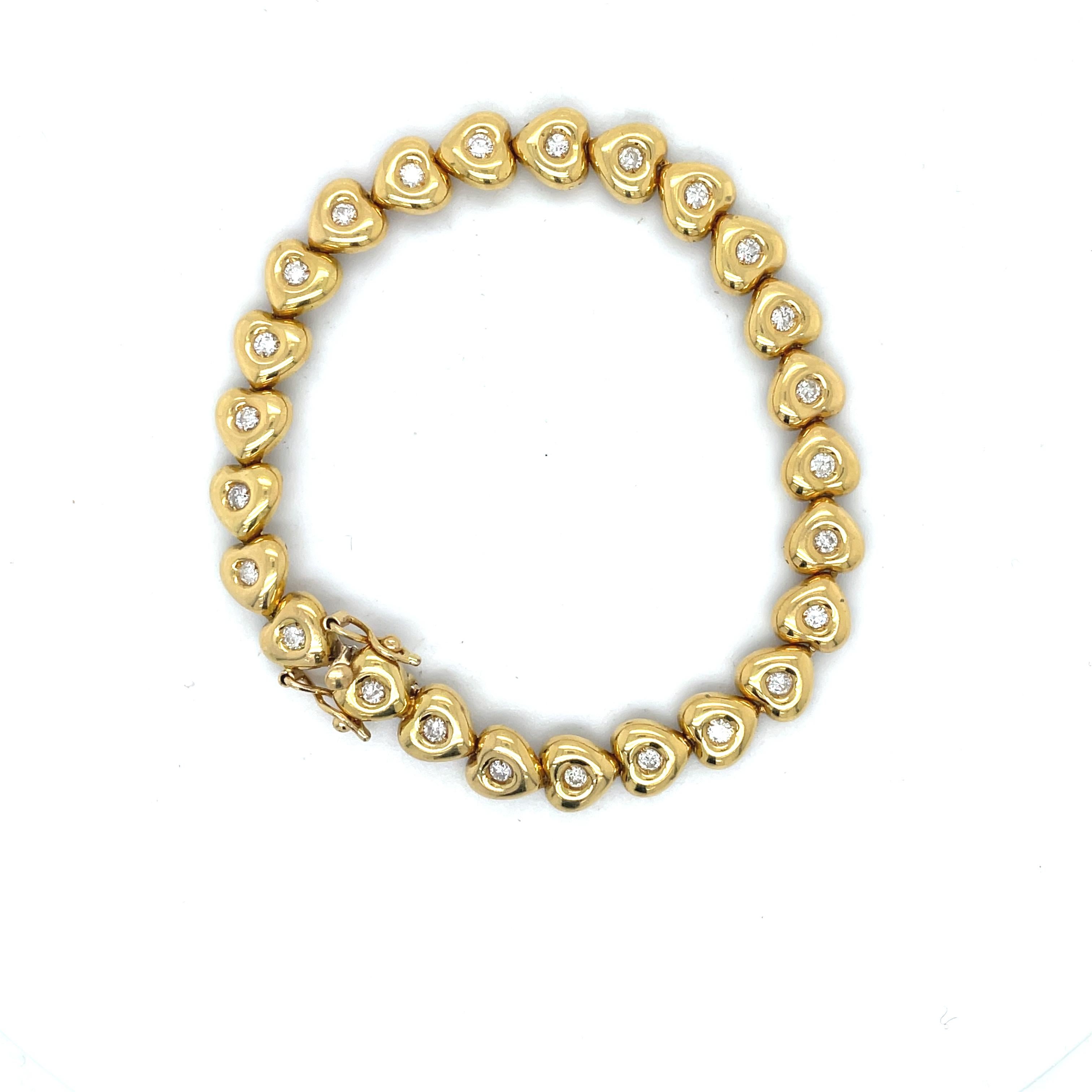 Brilliant Cut Bracelet & Earrings Heart Jewelry Set, 1.1ct bezel set diamond, 18K Yellow Gold For Sale