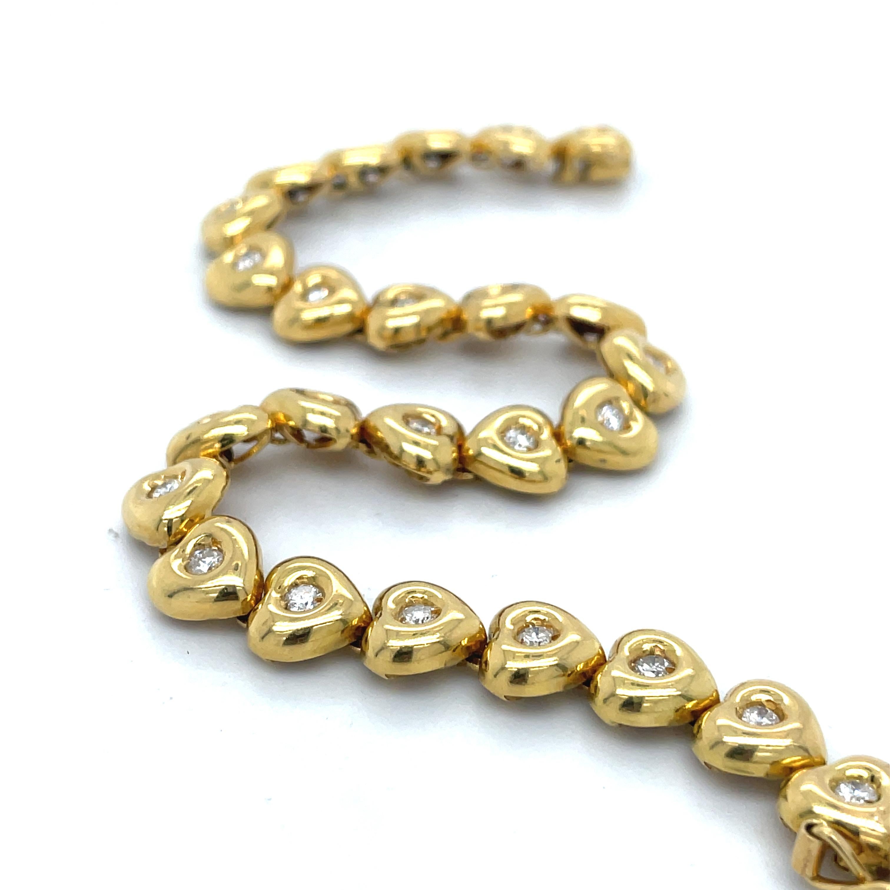 Bracelet & Earrings Heart Jewelry Set, 1.1ct bezel set diamond, 18K Yellow Gold In Excellent Condition For Sale In Ramat Gan, IL