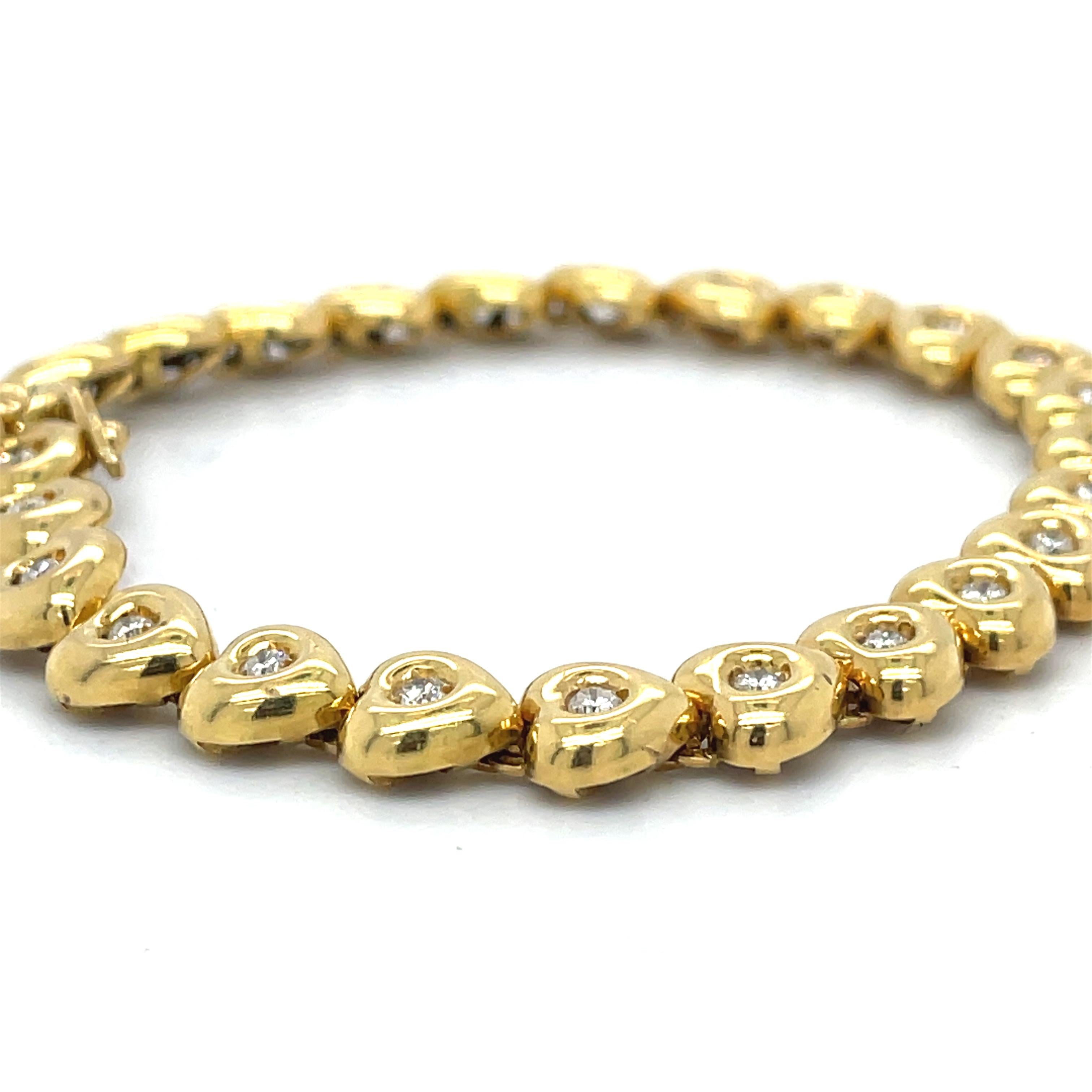 Bracelet & Earrings Heart Jewelry Set, 1.1ct bezel set diamond, 18K Yellow Gold For Sale 3