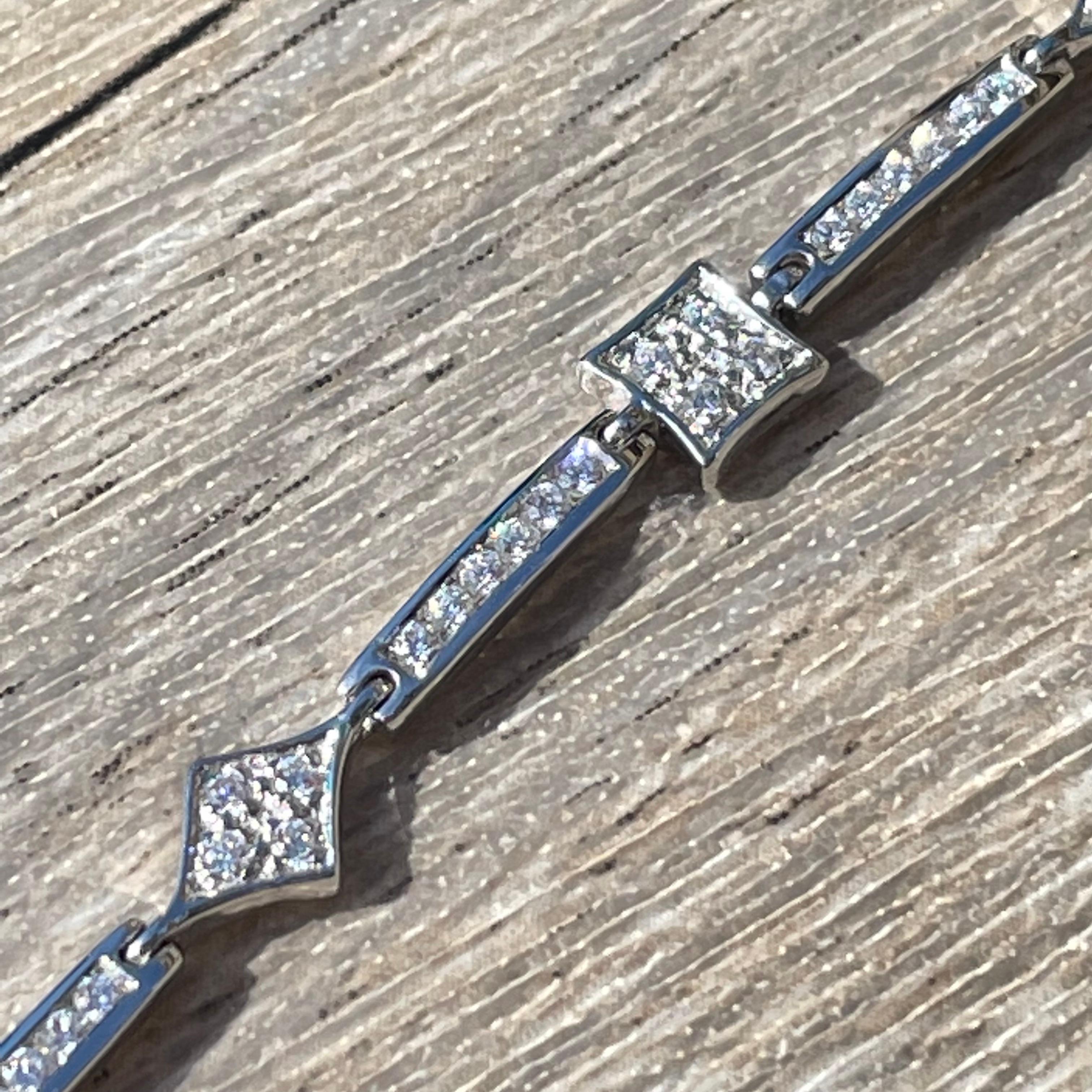 Bracelet ELINI en or 18 carats For Sale 2