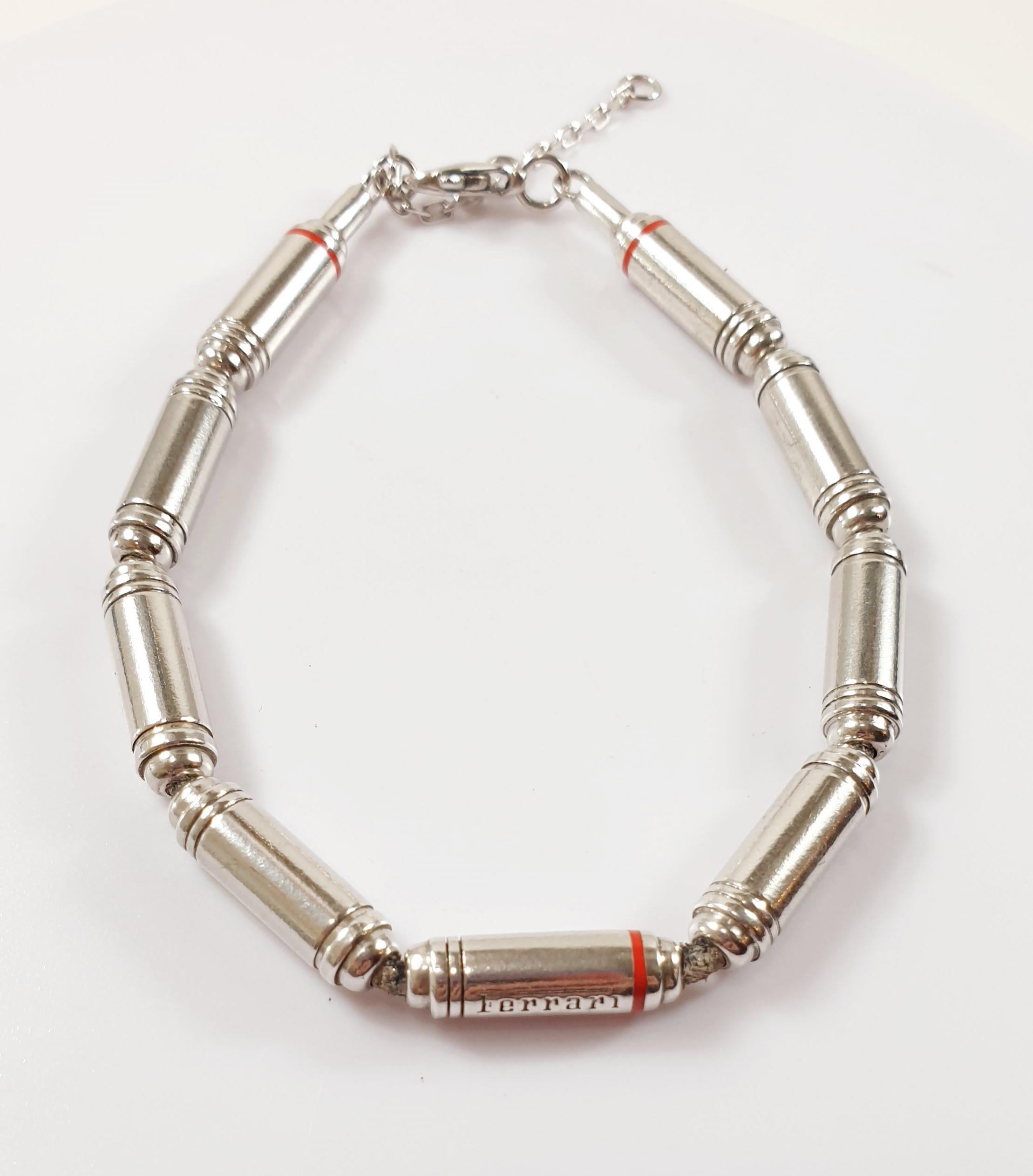 Bracelet Ferrari Gioielli Man
Material: Silver
Colour: Silver
Ferrari 925 silver men's bracelet with edging in black leather with mesh cylinder-shaped movable along the entire length. Lobster clasp closure.
Weight 31,2 gr
Leather bracelet and silver