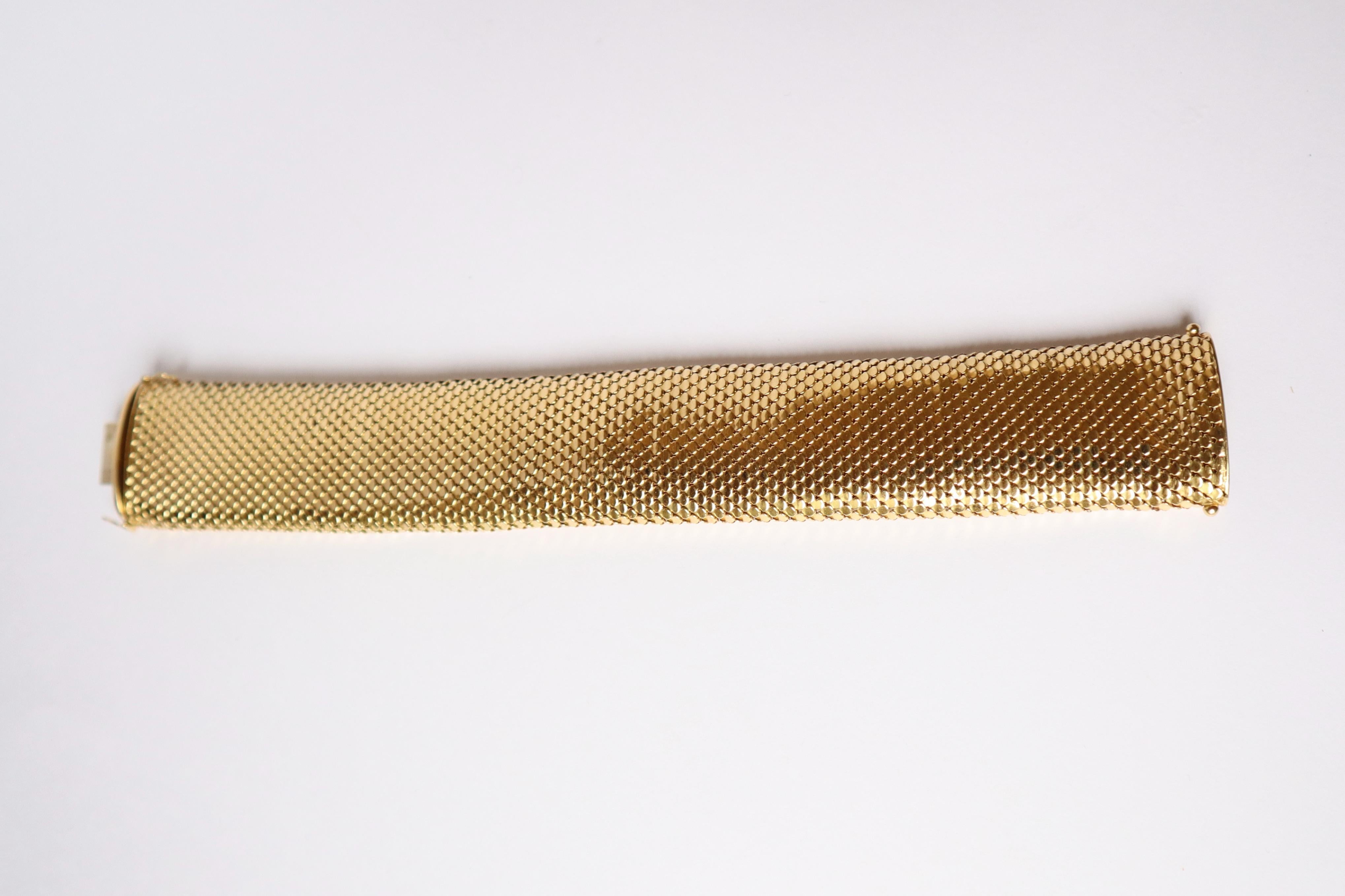 Bracelet Flexible Wide Domed Fish Scale 18 Carats Yellow Gold For Sale 3