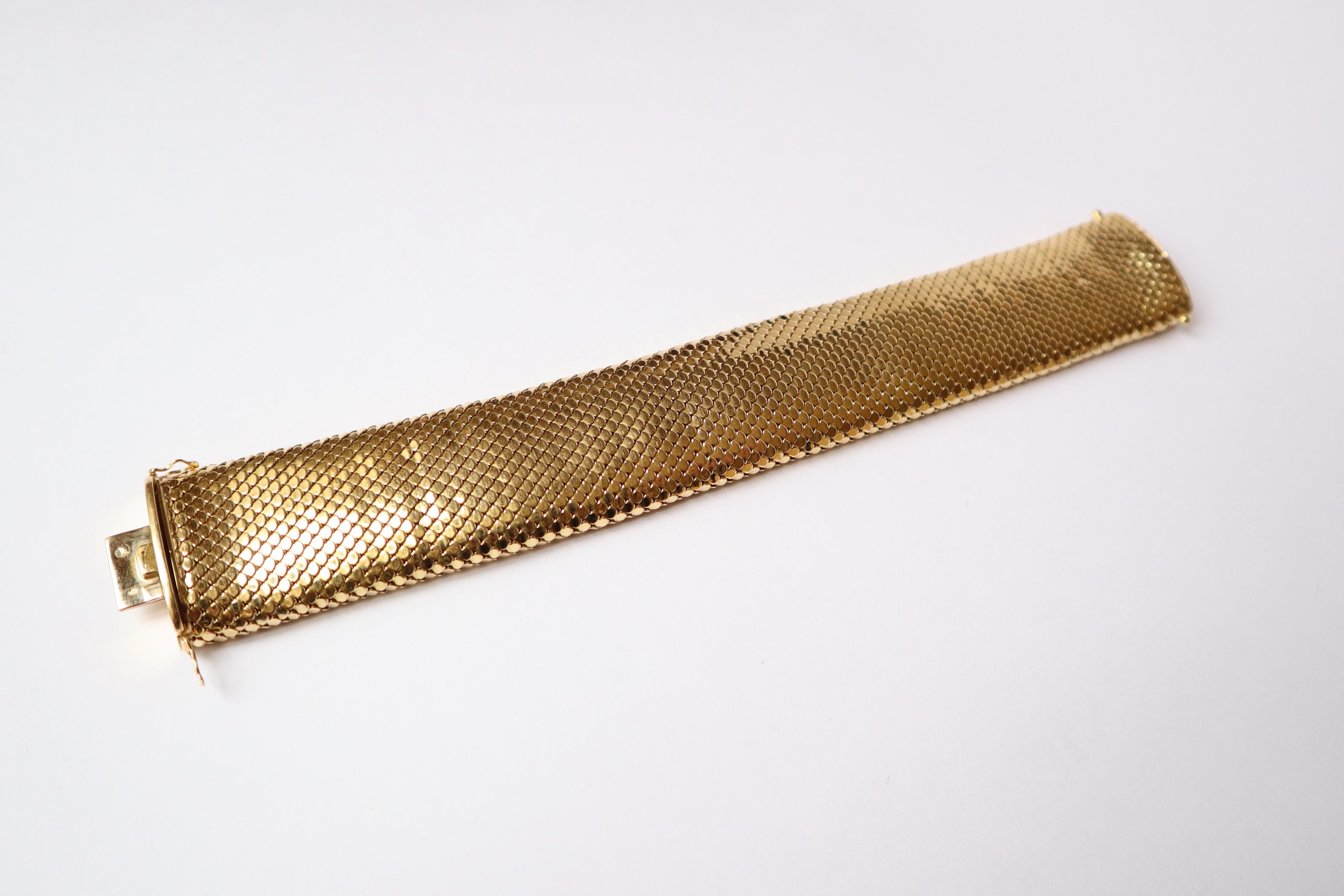 Bracelet Flexible Wide Domed Fish Scale 18 Carats Yellow Gold In Good Condition For Sale In Paris, FR