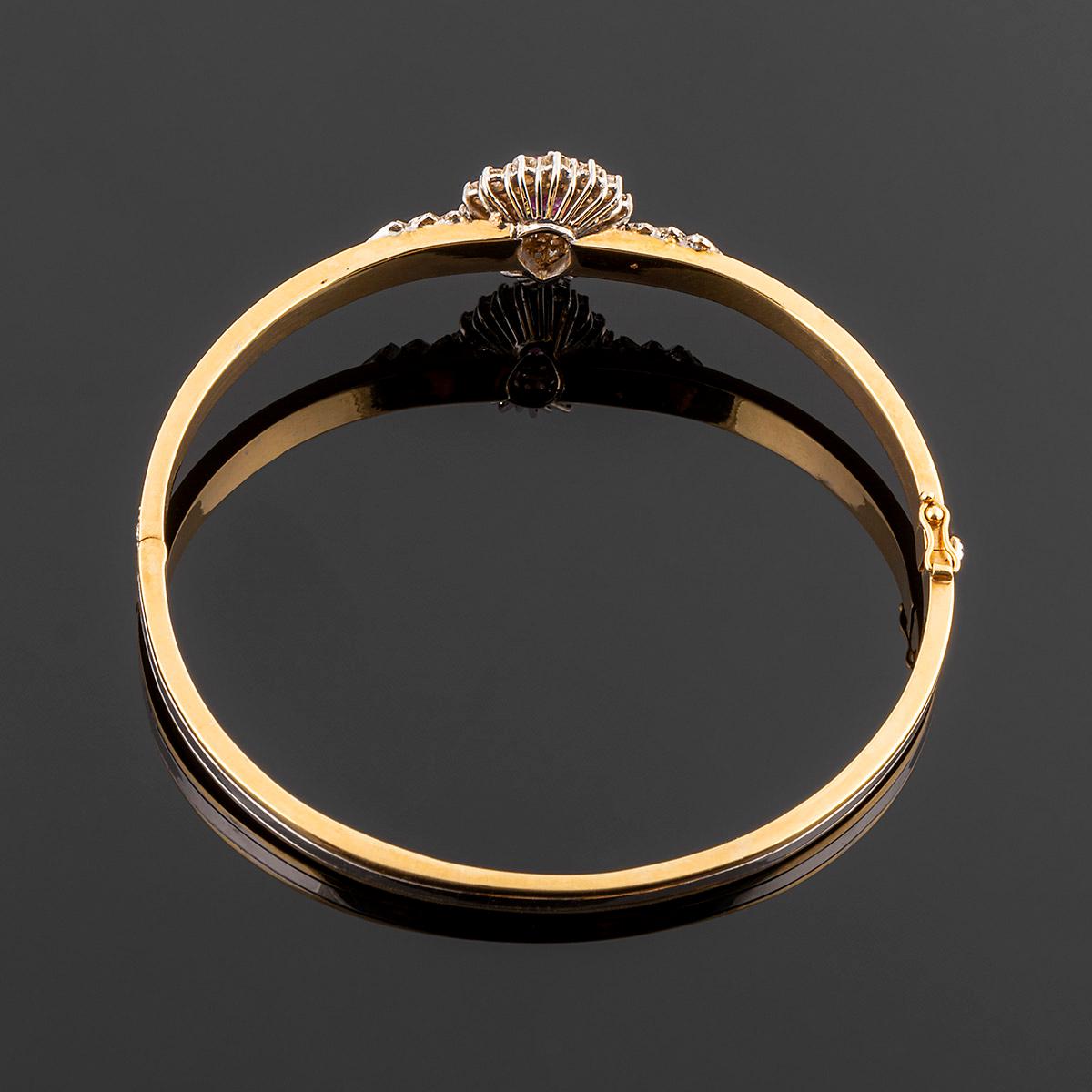 Women's Cocktail clamper bracelet in gold, with teardrop-shaped ruby and diamonds For Sale
