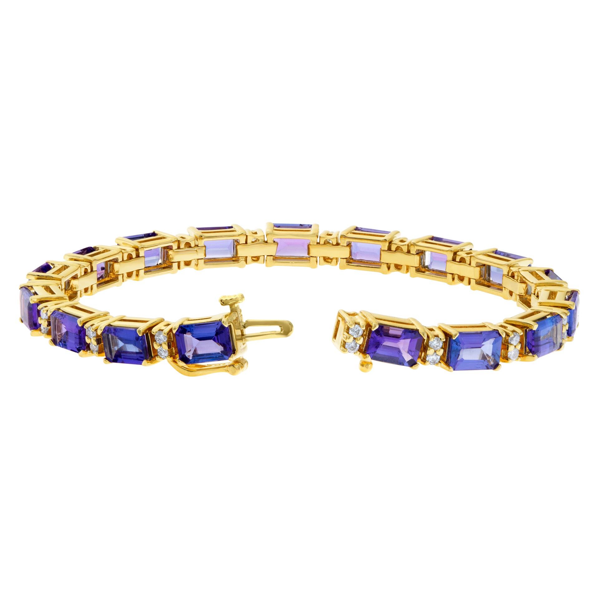 Bracelet in 14k Yellow Gold and 16.8 Cts in Tanzanite and .8 Carats in Diamonds In Excellent Condition In Surfside, FL