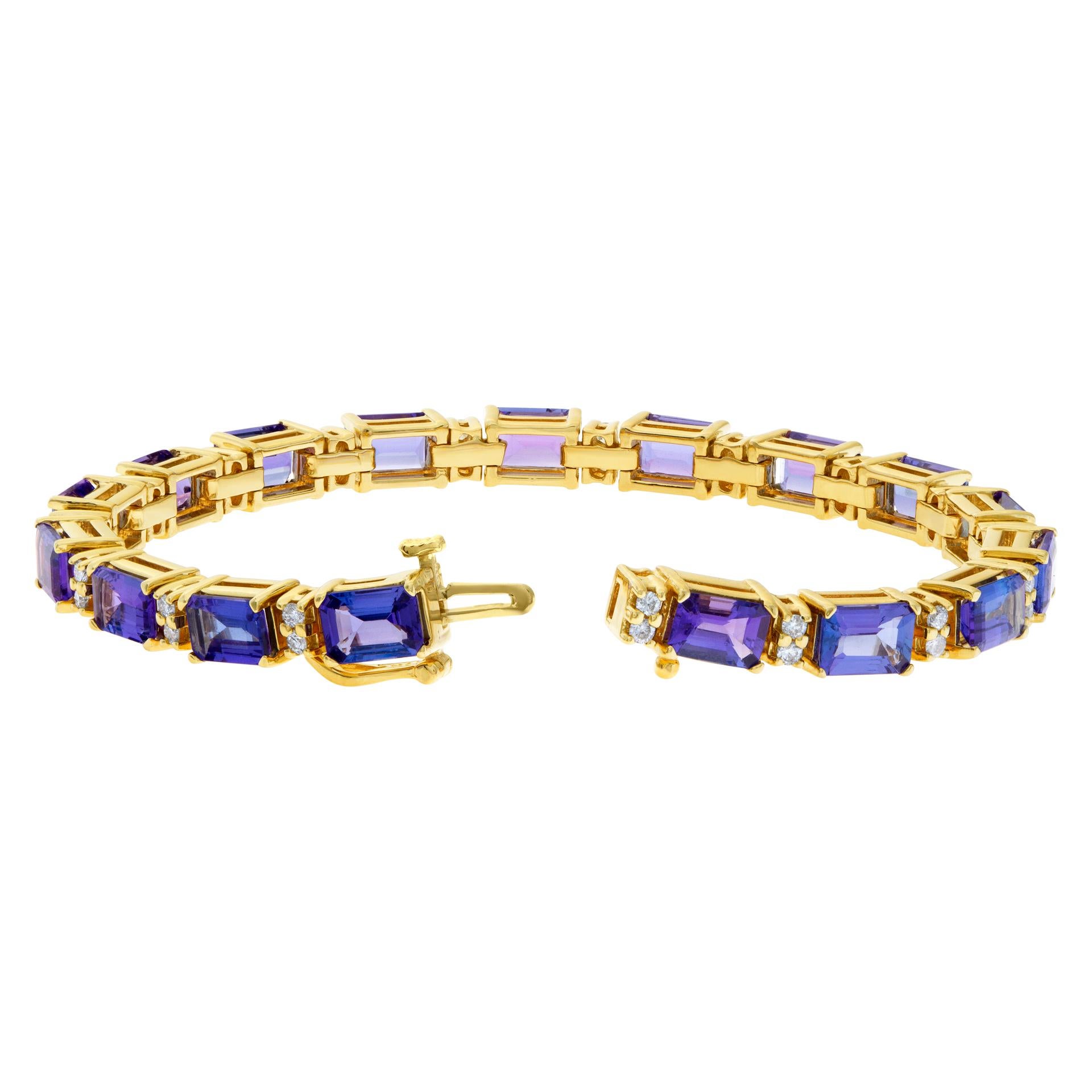 Bracelet in 14k Yellow Gold and 16.8 Cts in Tanzanite and .8 Carats in Diamonds In Excellent Condition For Sale In Surfside, FL