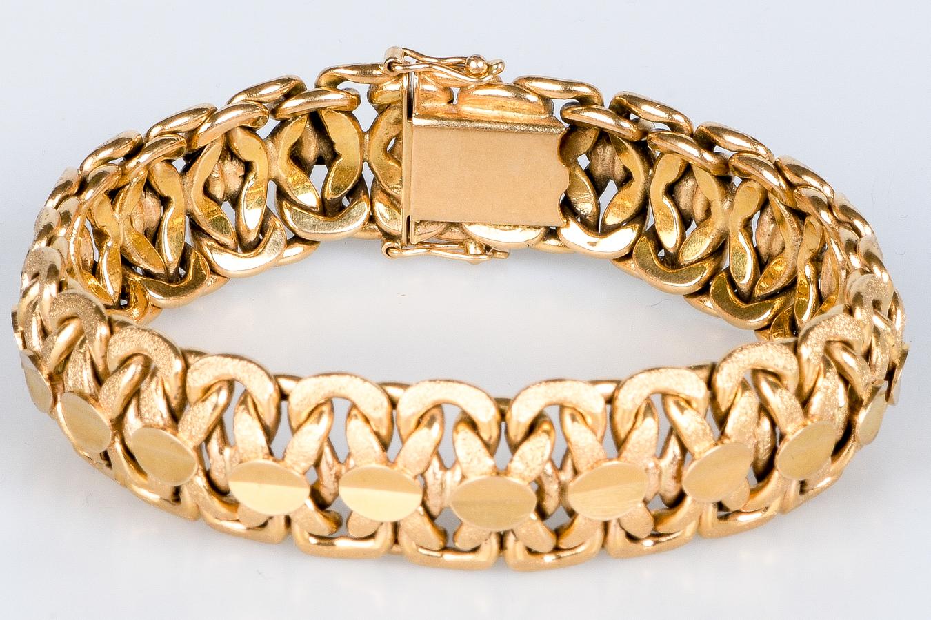 Bracelet in 18-carat yellow gold in soft, fancy mesh For Sale 6