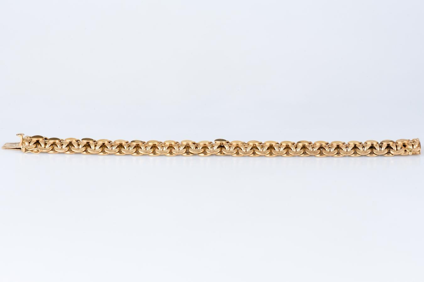 Bracelet in 18-carat yellow gold in soft, fancy mesh For Sale 9