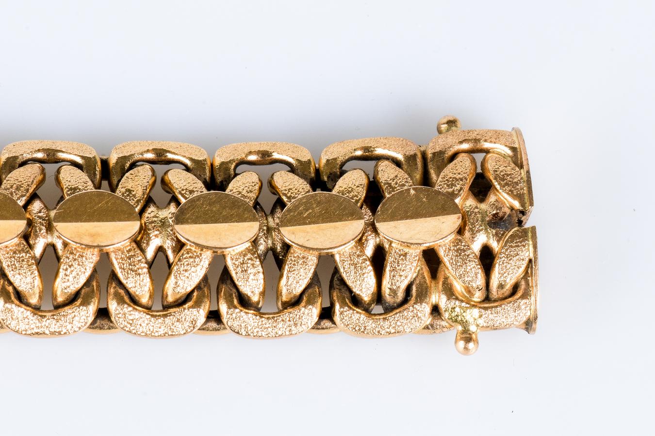 Bracelet in 18-carat yellow gold in soft, fancy mesh For Sale 10