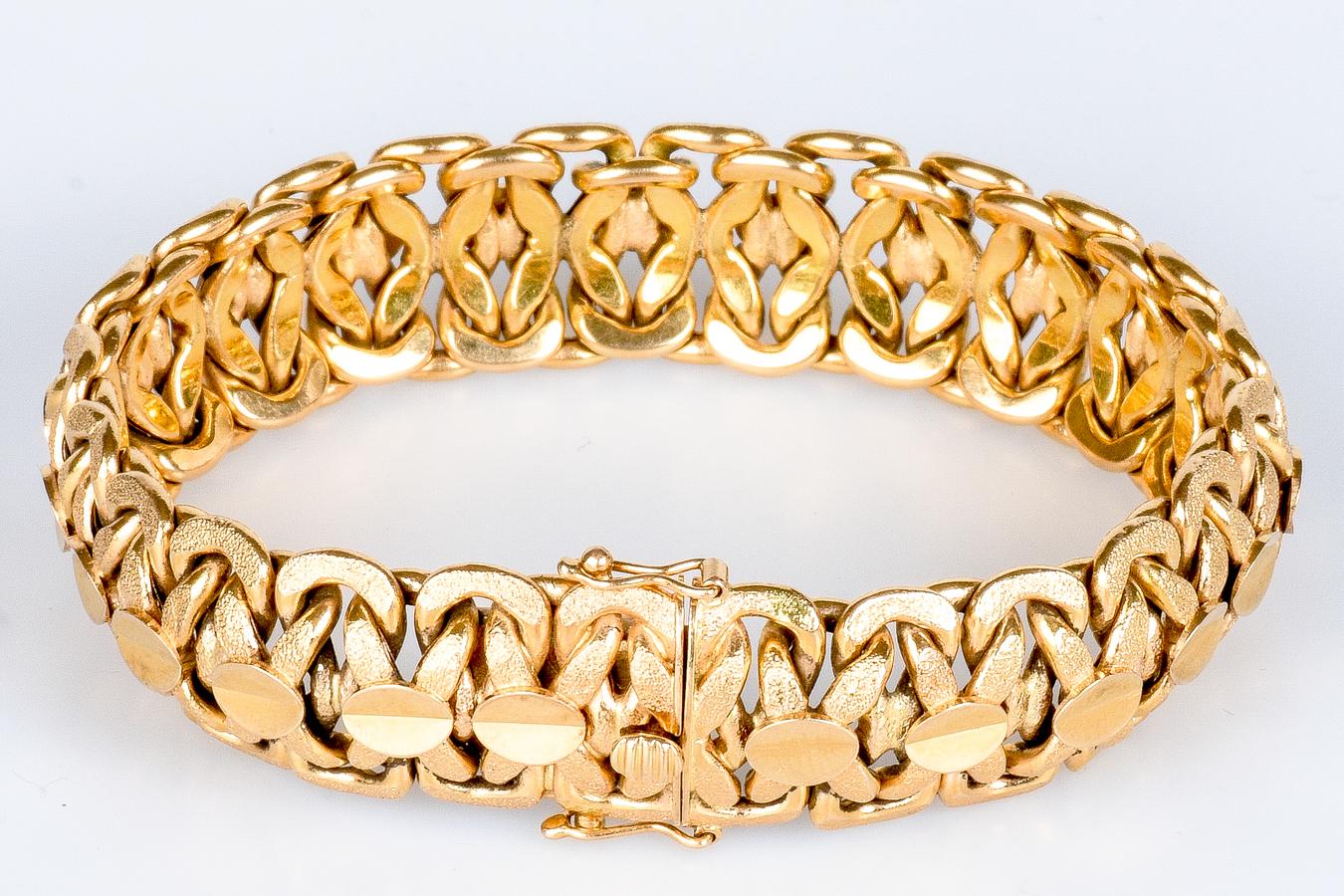 Bracelet in 18-carat yellow gold in soft, fancy mesh 2