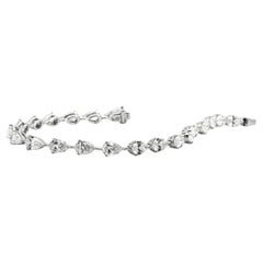 Armband aus 18 kt. Weißgold mit 21 birnenförmigen Diamanten von insgesamt 10,53 ct.