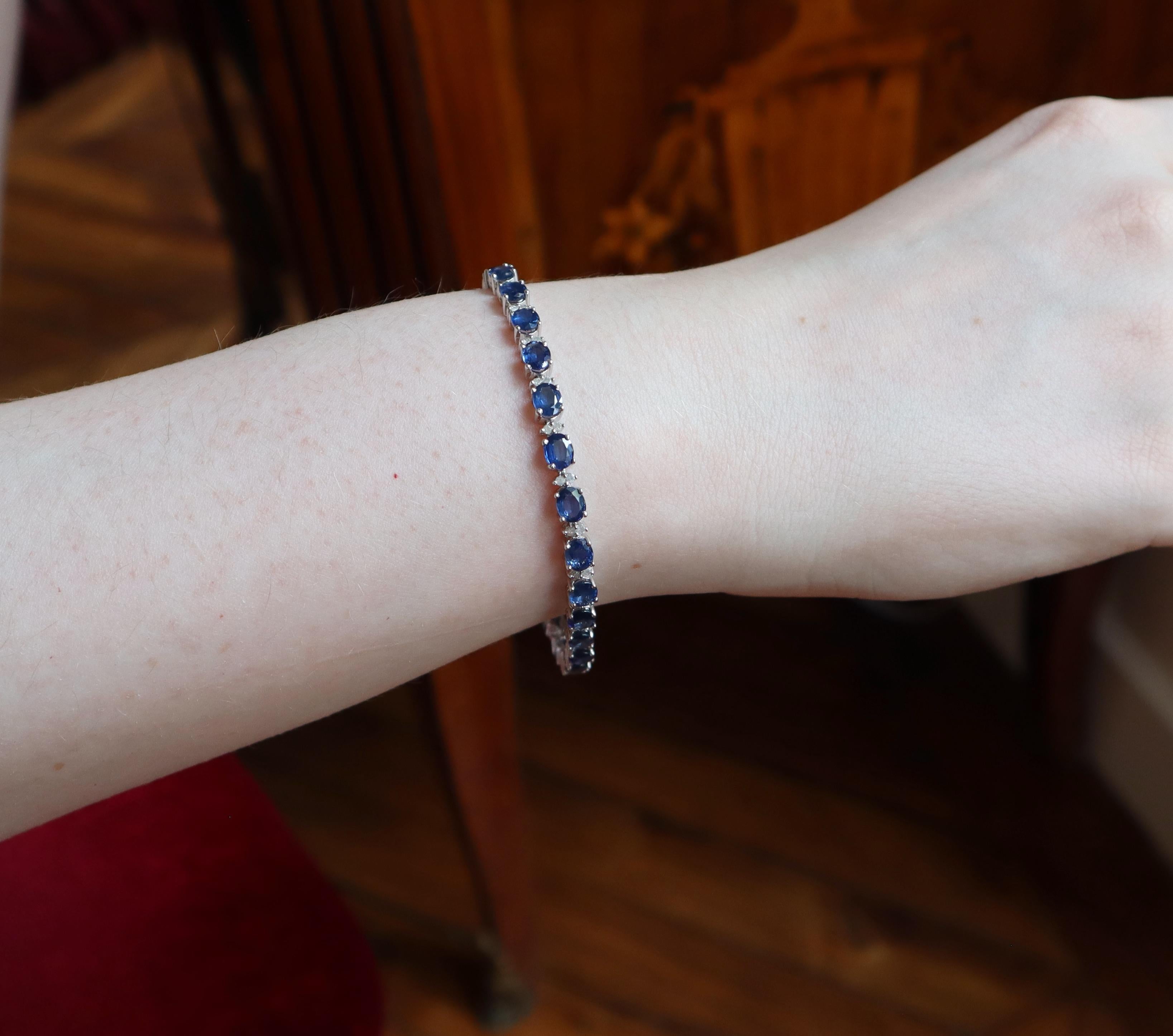 Bracelet in 18k White Gold, 26 Sapphires and Diamonds For Sale 5