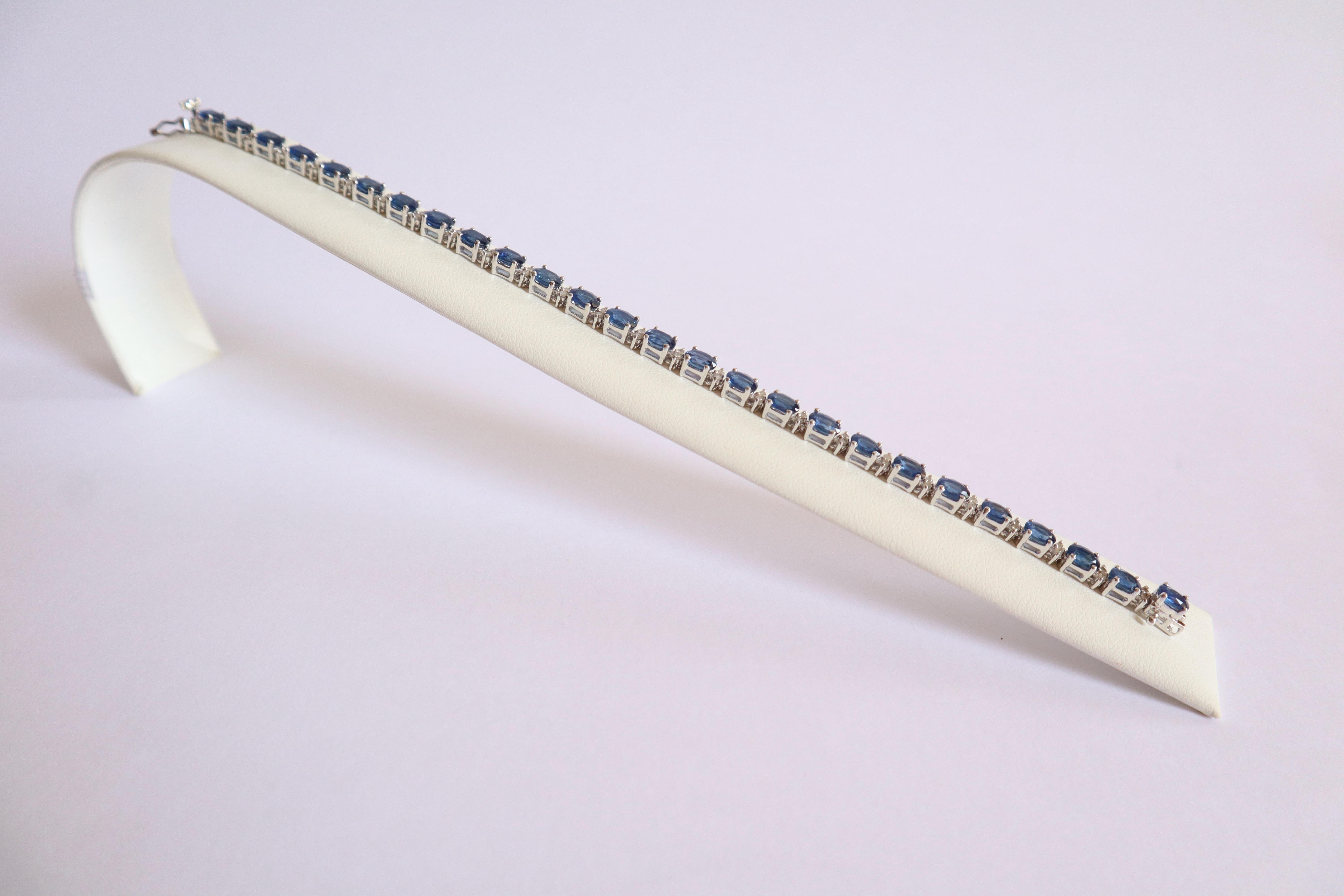 Brilliant Cut Bracelet in 18k White Gold, 26 Sapphires and Diamonds For Sale