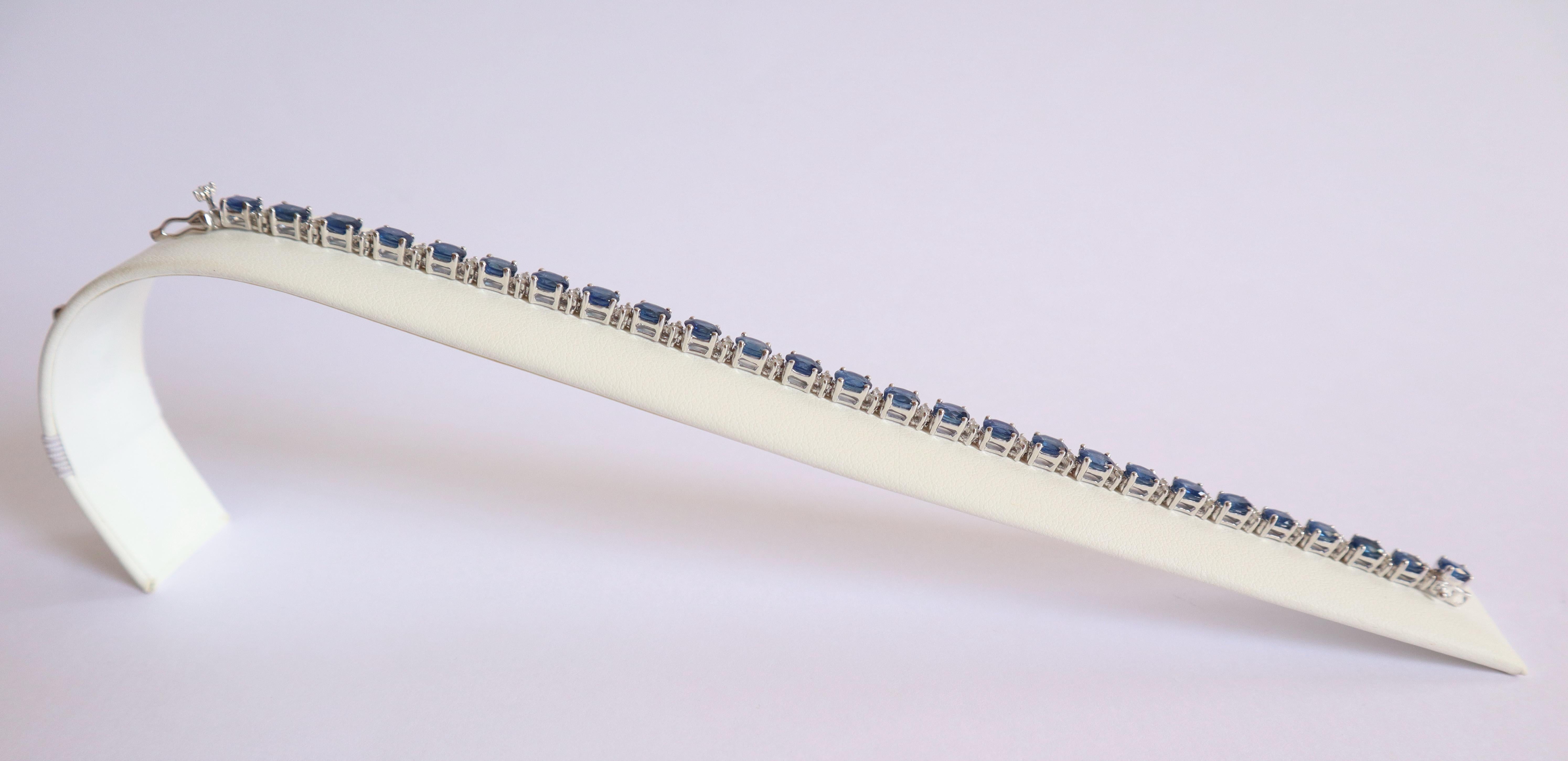 Pulsera de Oro Blanco de 18k, 26 Zafiros y Diamantes en Bueno estado para la venta en Paris, FR