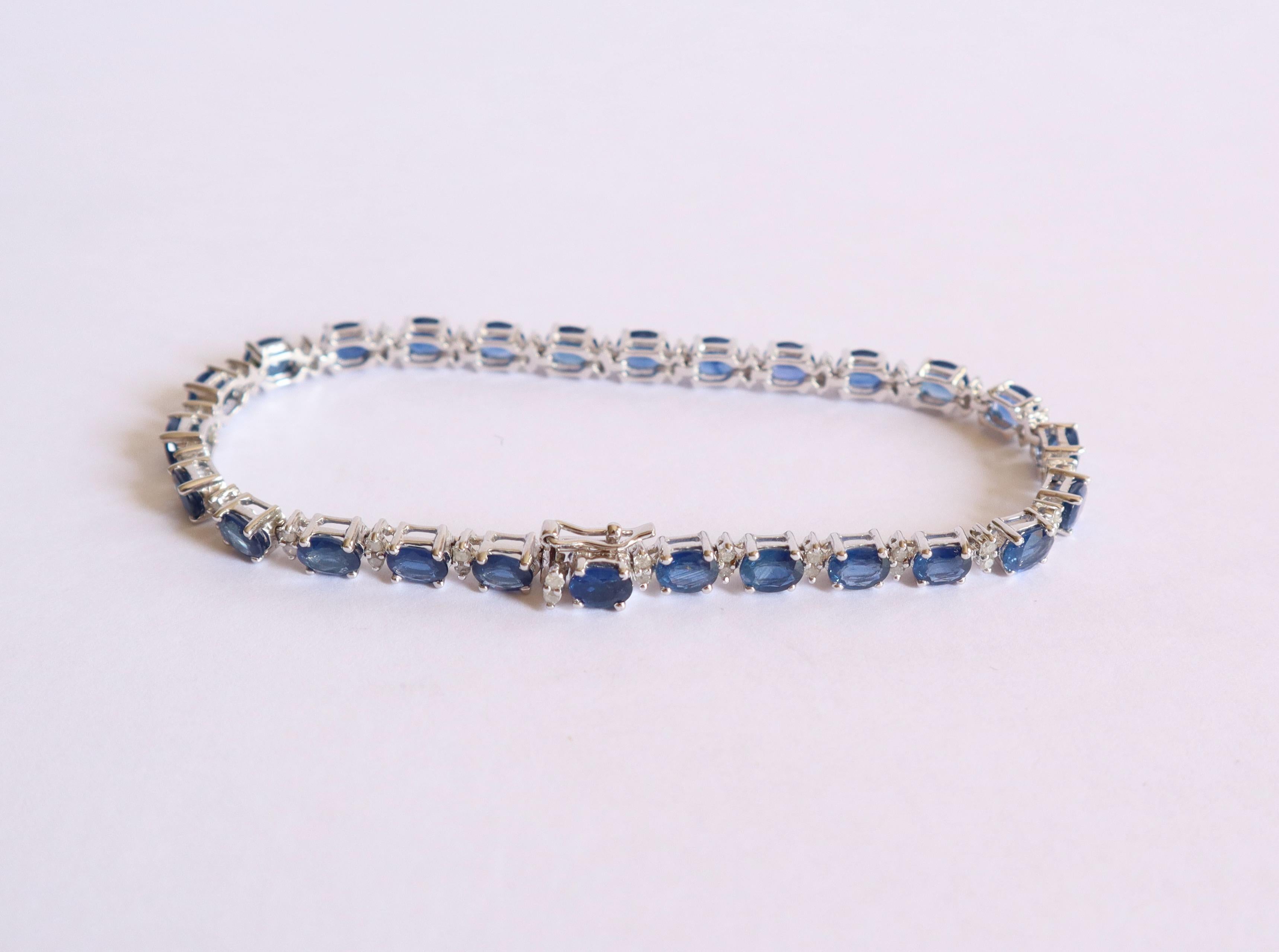 Bracelet in 18k White Gold, 26 Sapphires and Diamonds For Sale 1