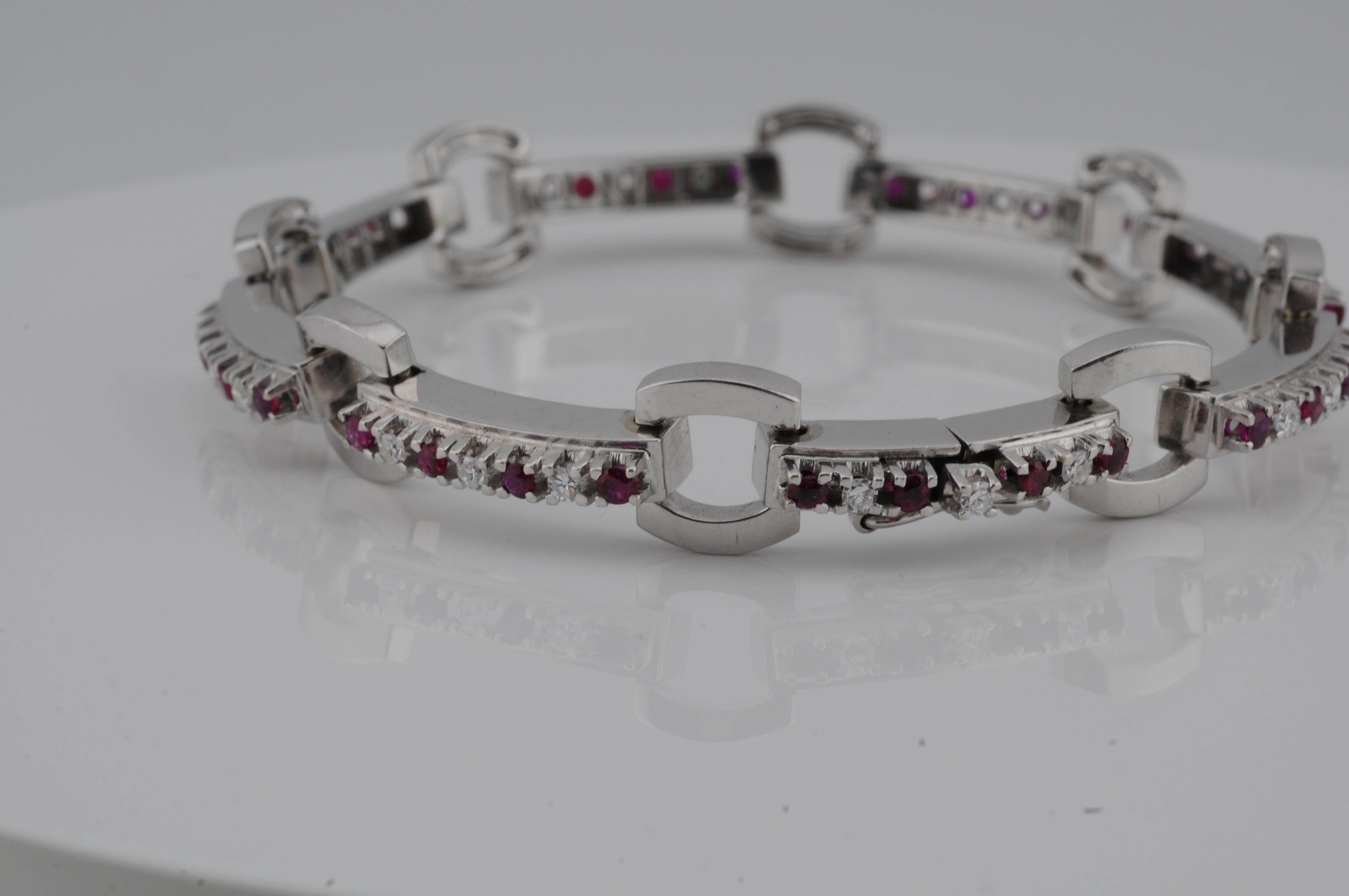 Bracelet in 18K white gold with diamonds and rubys In Good Condition For Sale In Berlin, BE