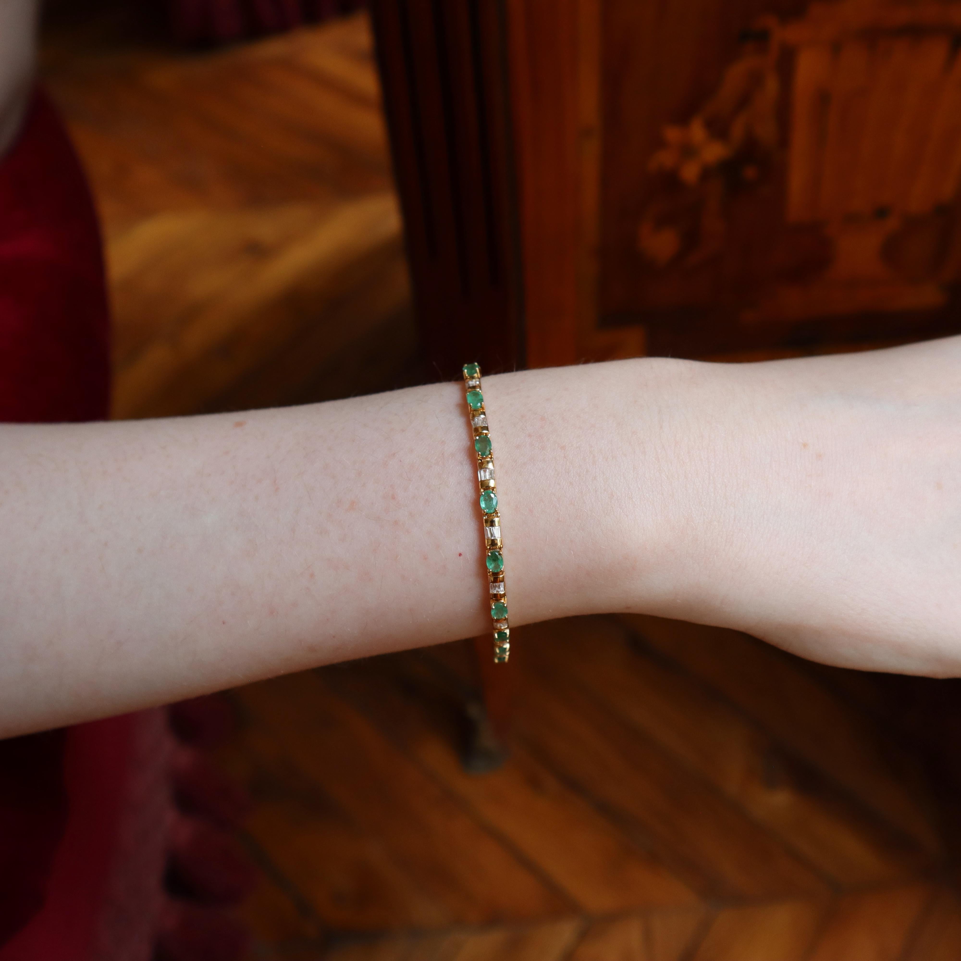 Bracelet in 18k Yellow Gold, 18 Sapphires for 4.02 Kt Emeralds 2.94 Kt Diamonds For Sale 9