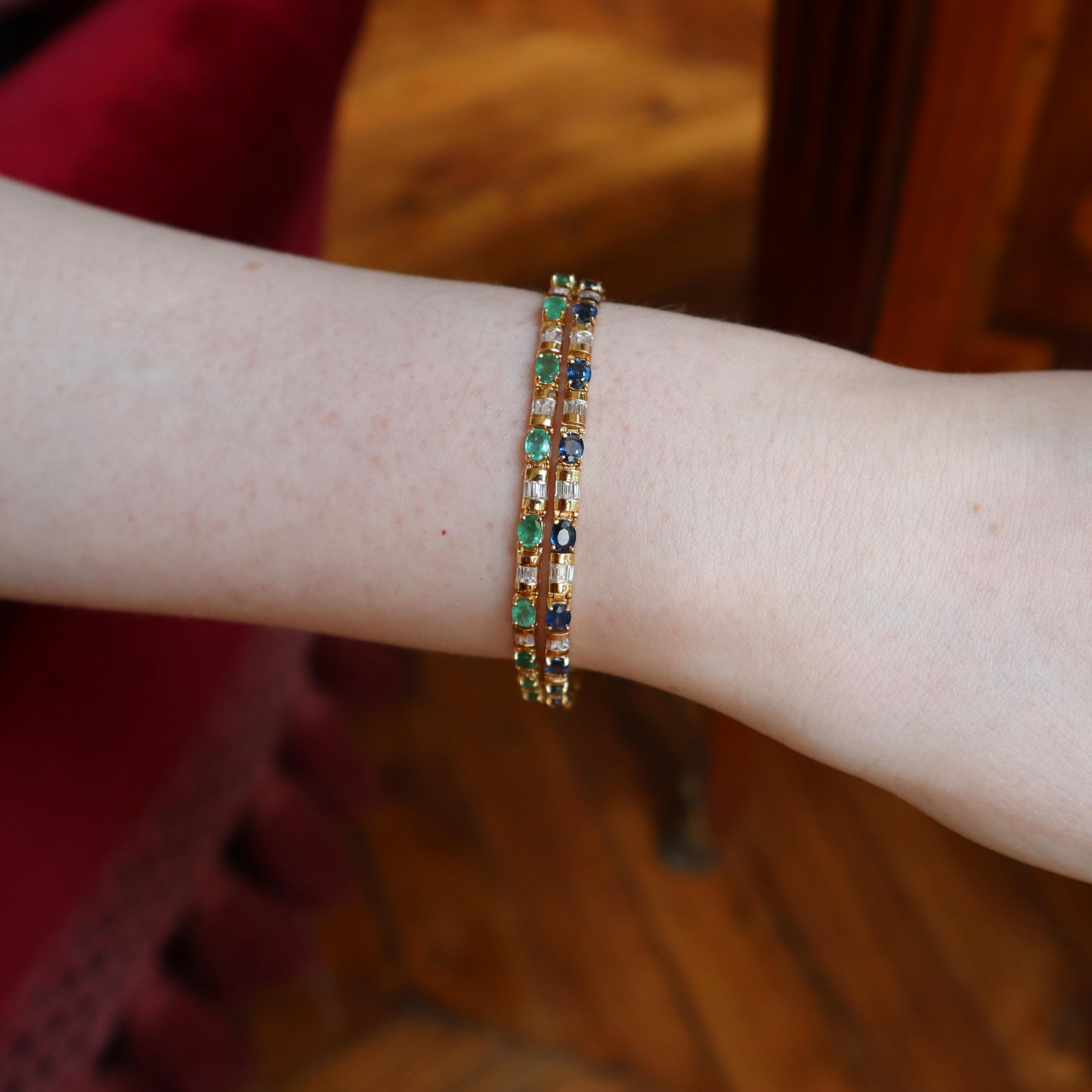 Bracelet en or jaune 18 carats, 18 saphirs pour 4,02 carats d'émeraudes et 2,94 carats de diamants en vente 10