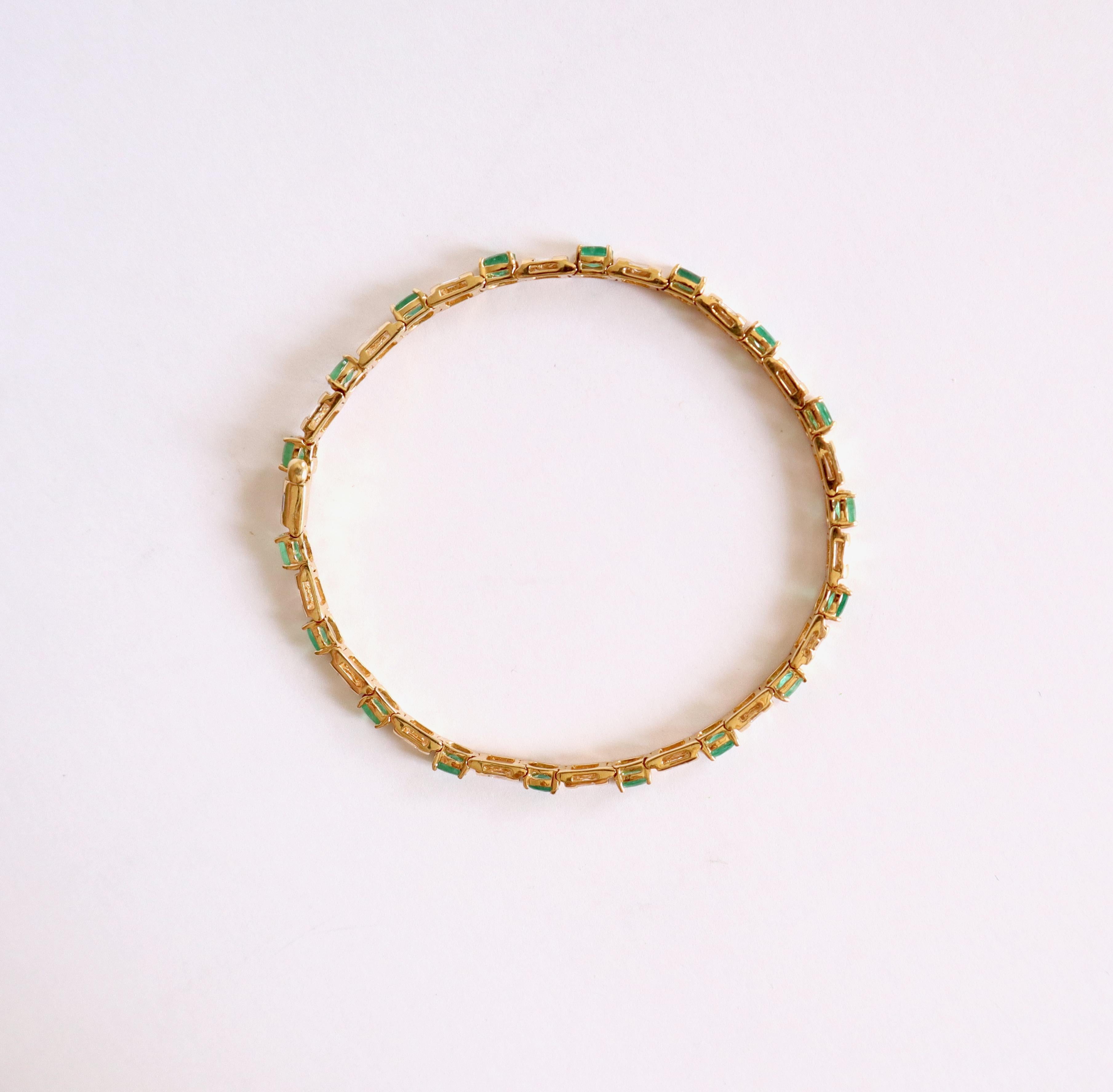 Bracelet en or jaune 18 carats, 18 saphirs pour 4,02 carats d'émeraudes et 2,94 carats de diamants Bon état - En vente à Paris, FR