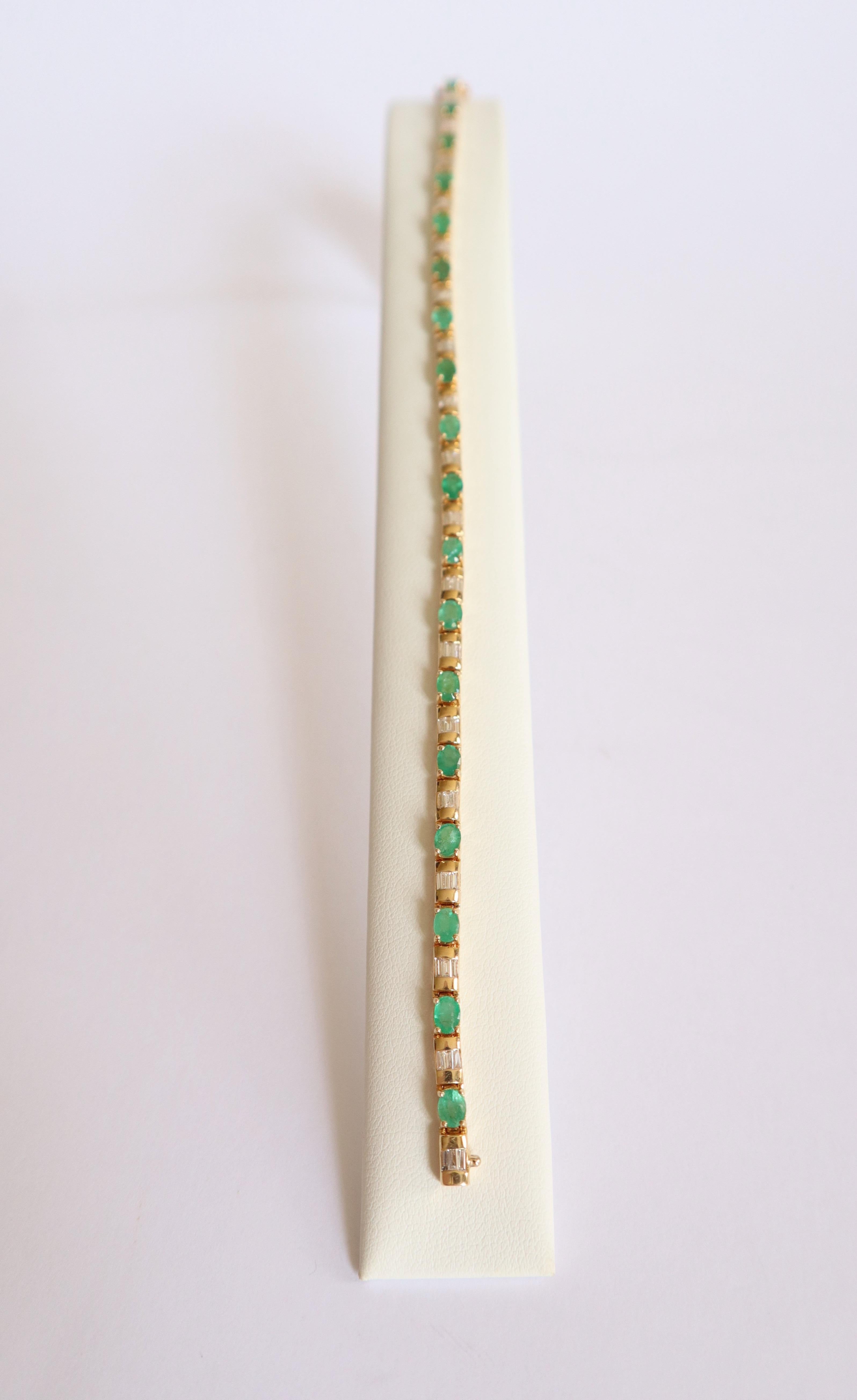 Bracelet in 18k Yellow Gold, 18 Sapphires for 4.02 Kt Emeralds 2.94 Kt Diamonds For Sale 1