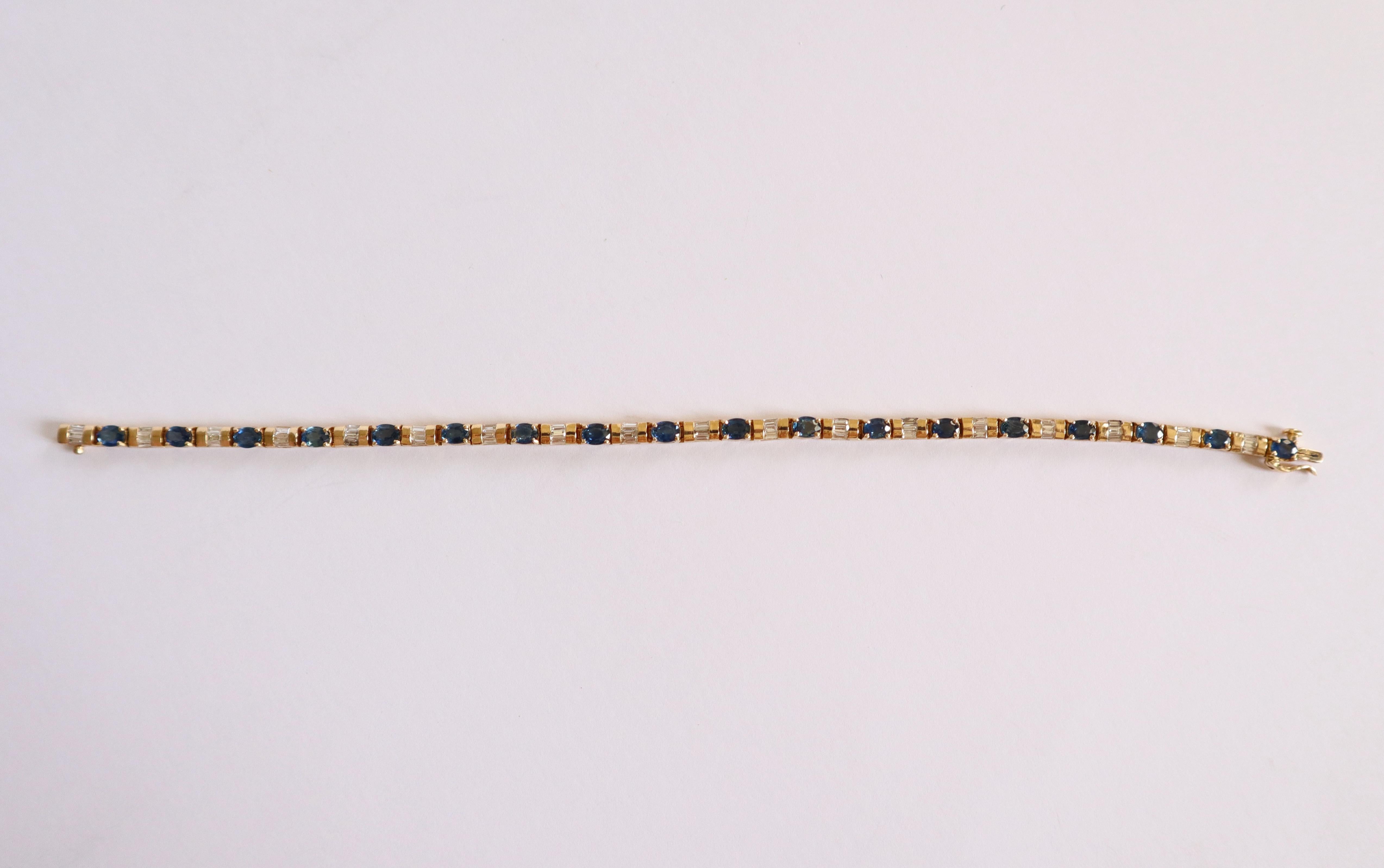 Bracelet en or jaune 18 carats, 18 saphirs pour 4,02 carats d'émeraudes et 2,94 carats de diamants en vente 3