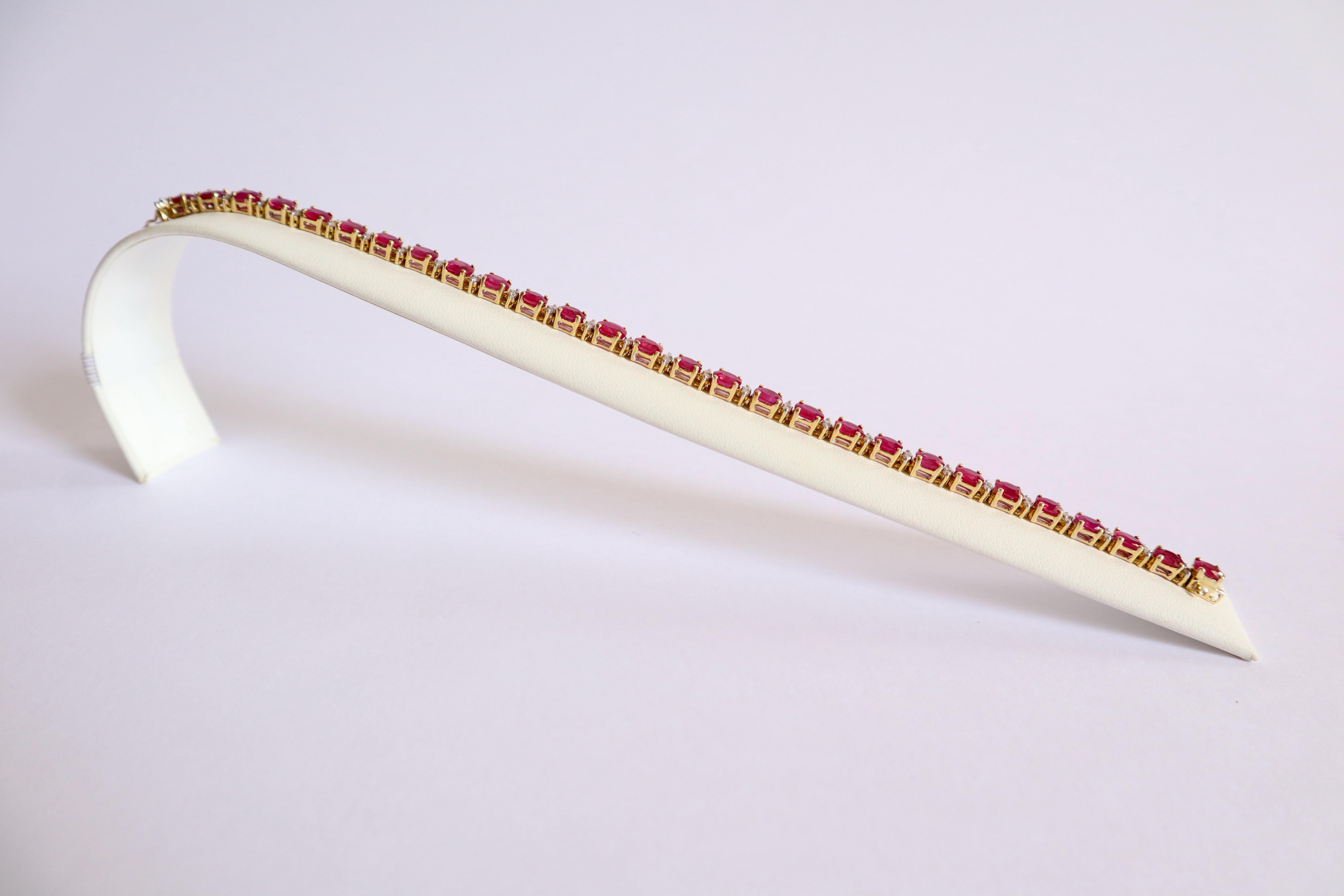 Brilliant Cut Bracelet in 18k Yellow Gold, 28 Rubies 10.5 Carats and Diamonds For Sale