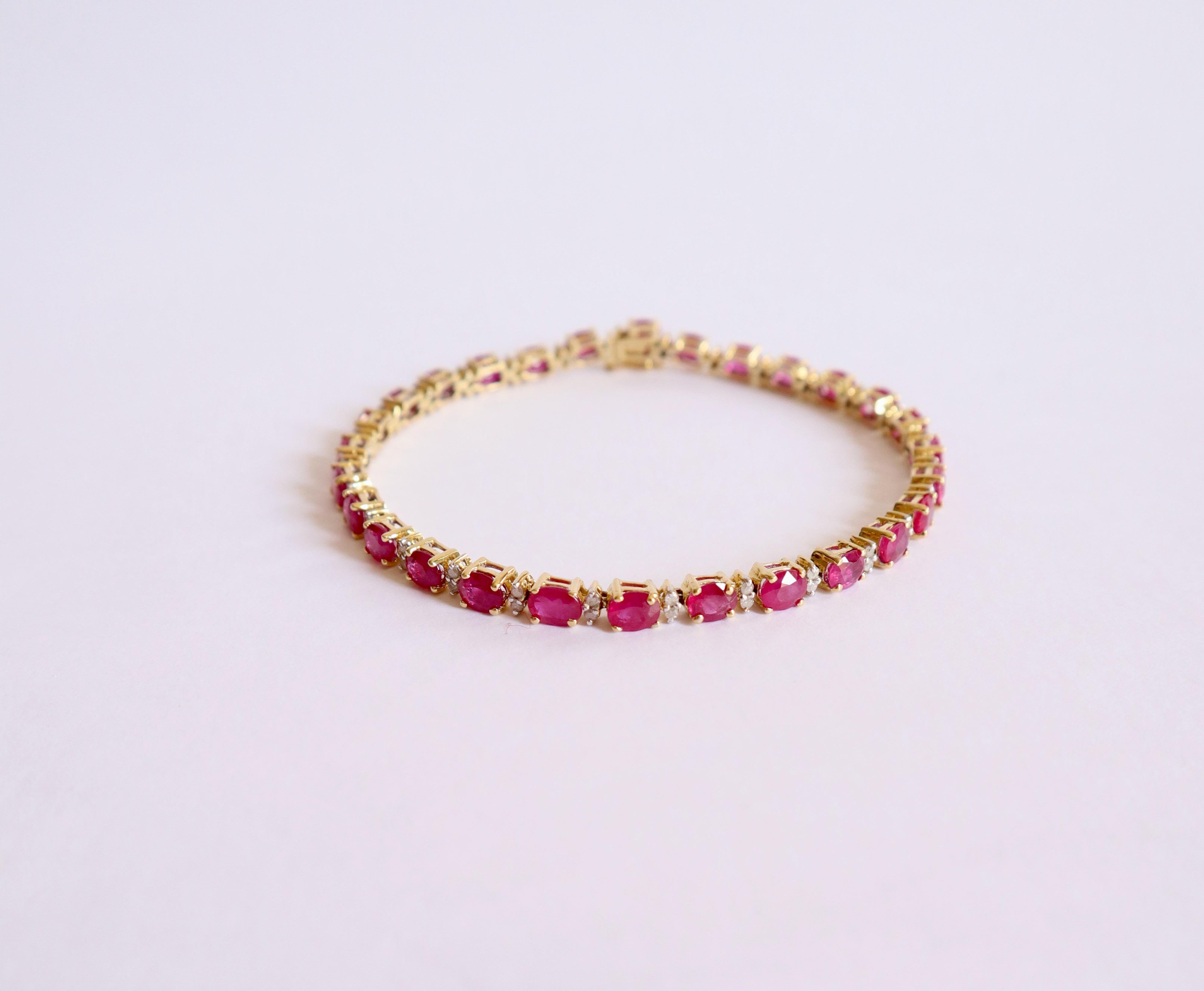 Bracelet in 18k Yellow Gold, 28 Rubies 10.5 Carats and Diamonds For Sale 1