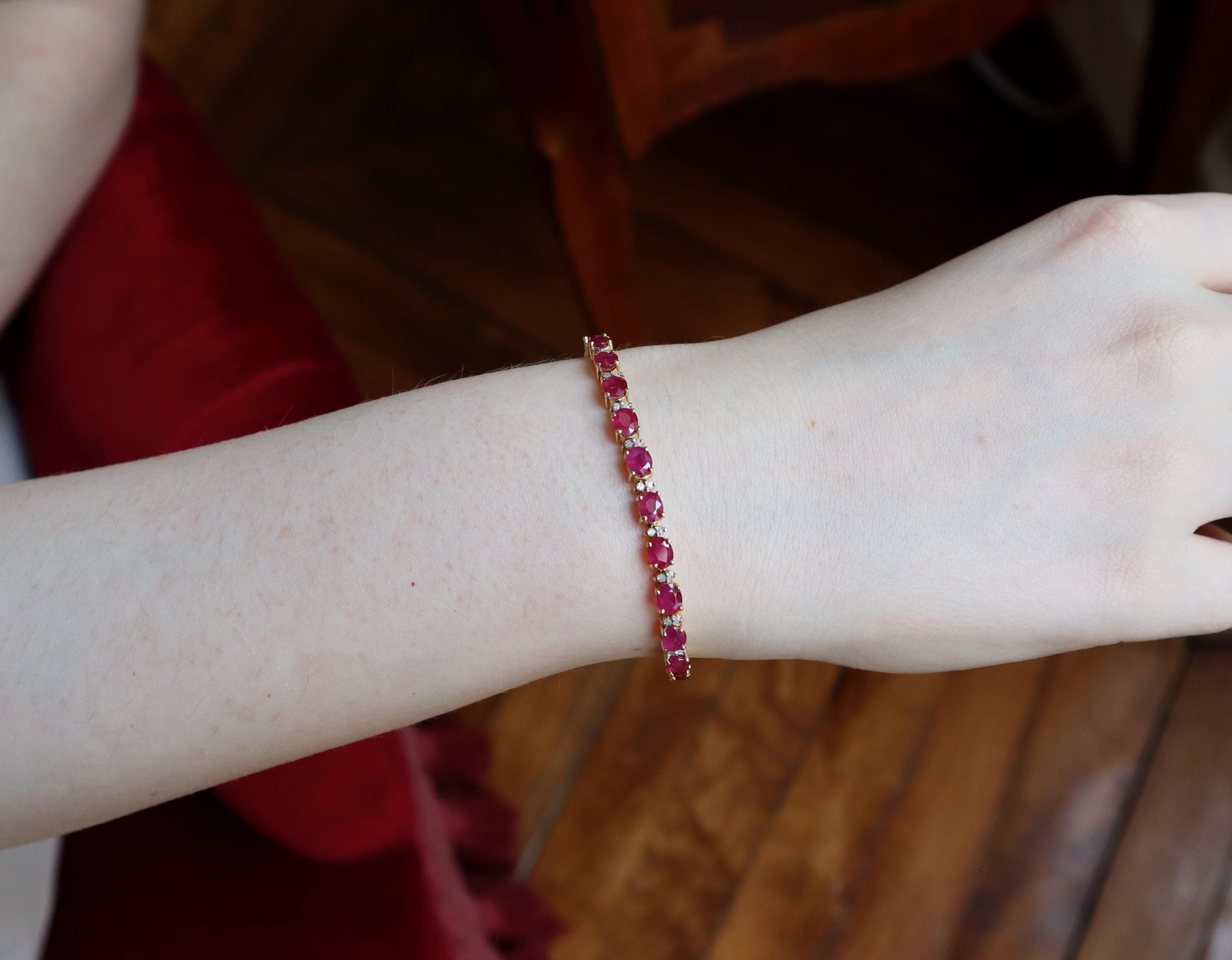 Bracelet in 18k Yellow Gold, 28 Rubies 10.5 Carats and Diamonds For Sale 4