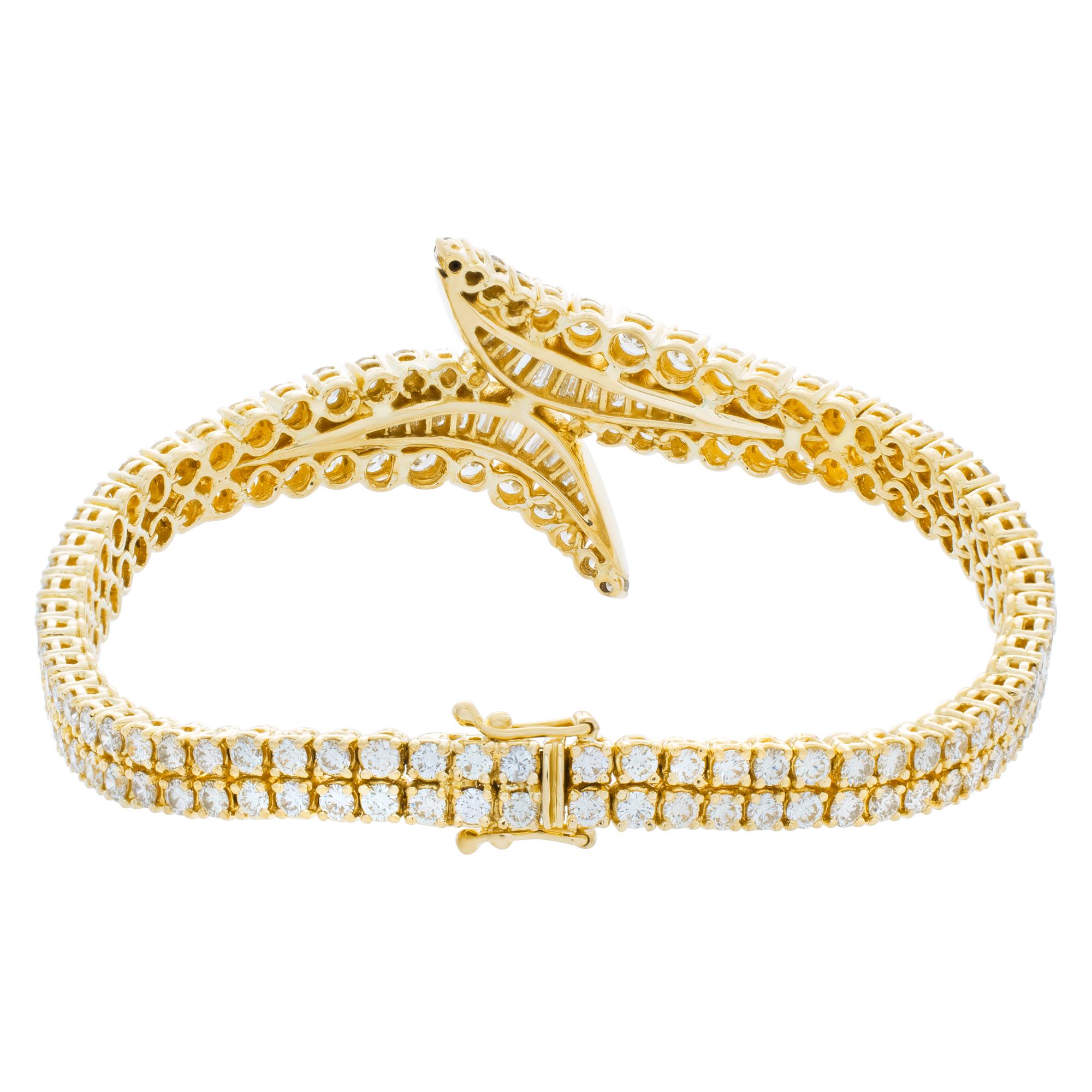 Modern Bracelet in 18k Yellow Gold with over 9 Carats in Round Brilliant Cut Diamonds For Sale