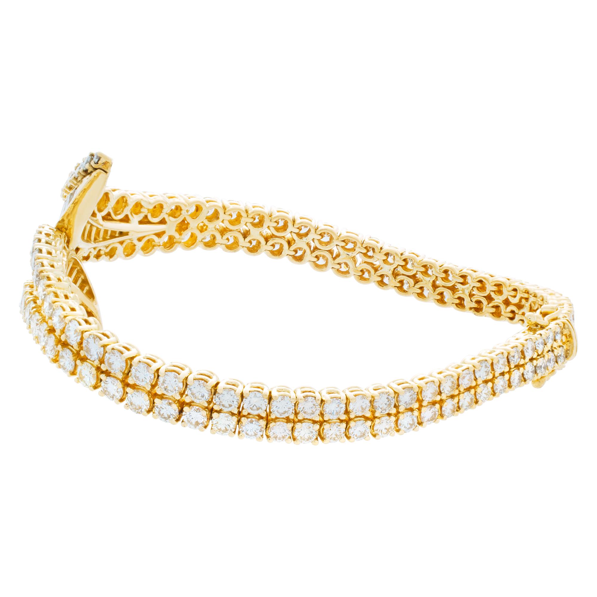 Round Cut Bracelet in 18k Yellow Gold with over 9 Carats in Round Brilliant Cut Diamonds For Sale