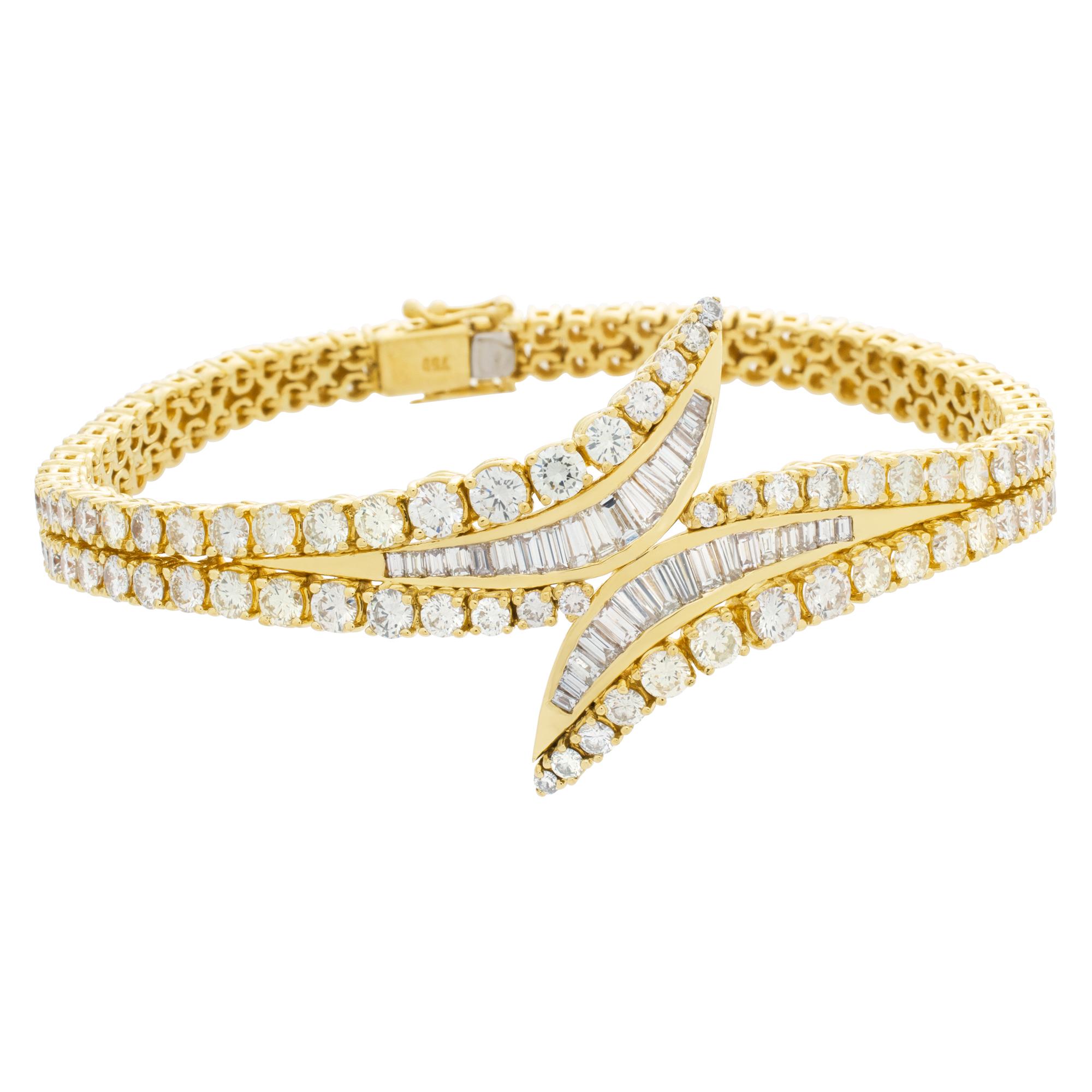 Armband aus 18 Karat Gelbgold mit über 9 Karat Diamanten im runden Brillantschliff im Angebot 1