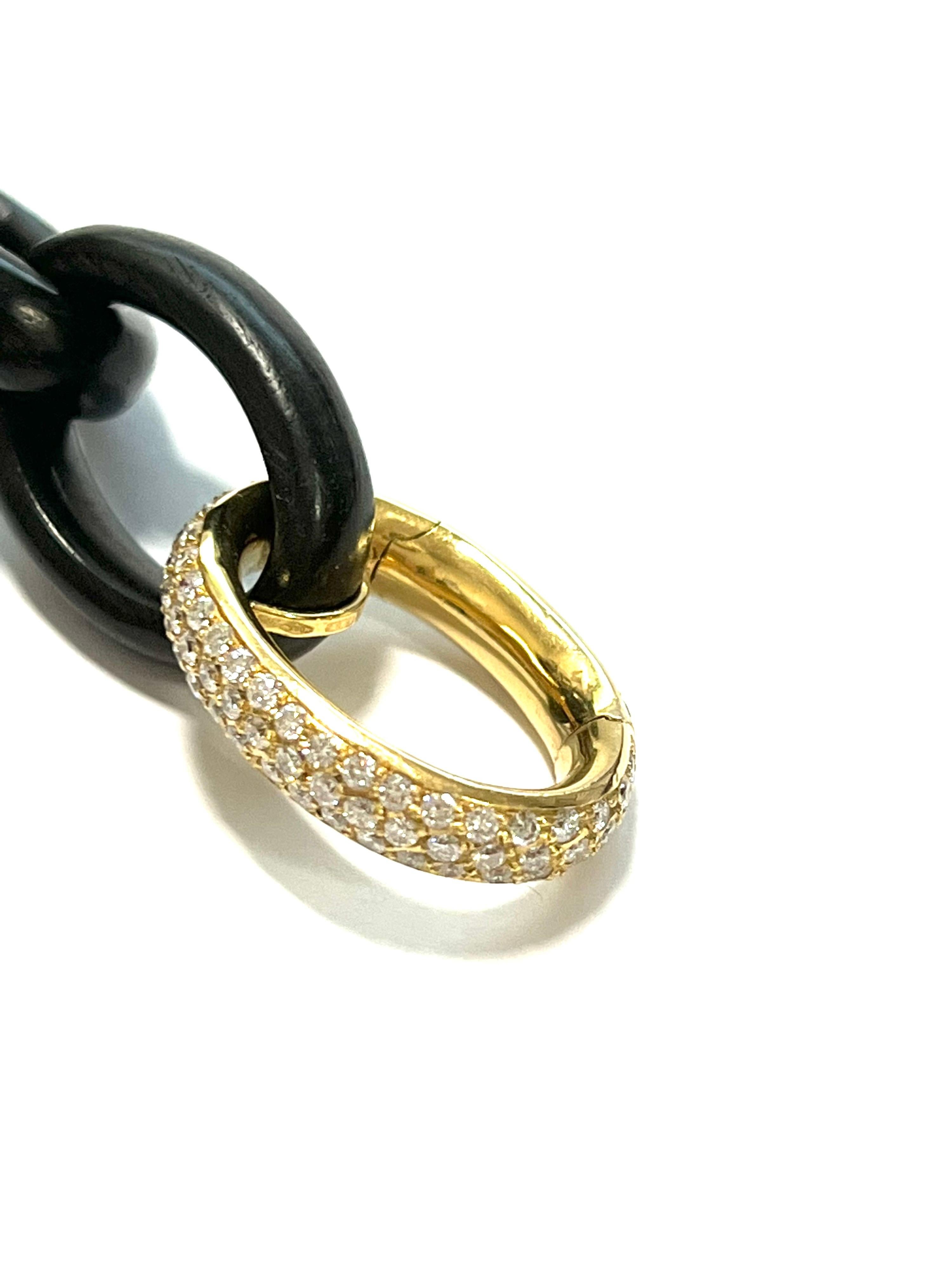 Bracelet in Ebony Links with 18k Yellow Gold and Diamond Clasp In New Condition In Milano, Lombardia
