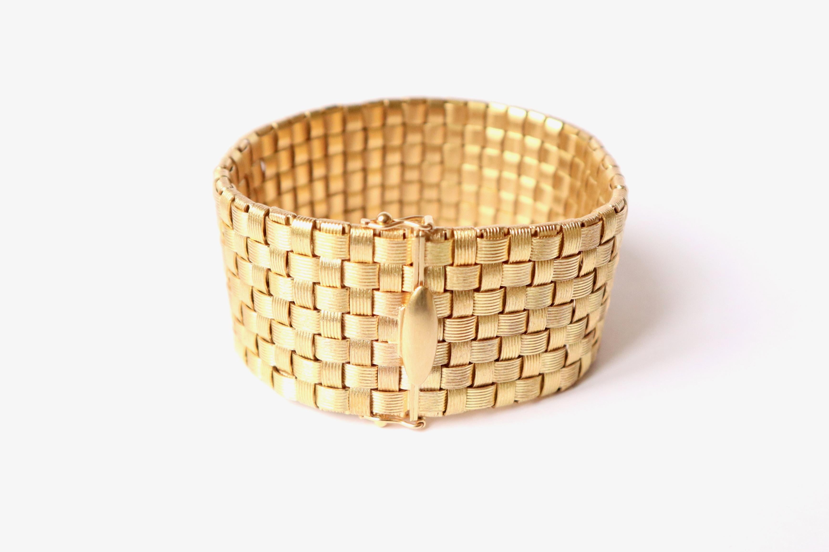 Bracelet in Gold 18 kt with Square Braided Links For Sale 2
