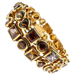 Bracciale in oro rosa a 2 file con 40 zirconi marroni di varie forme.