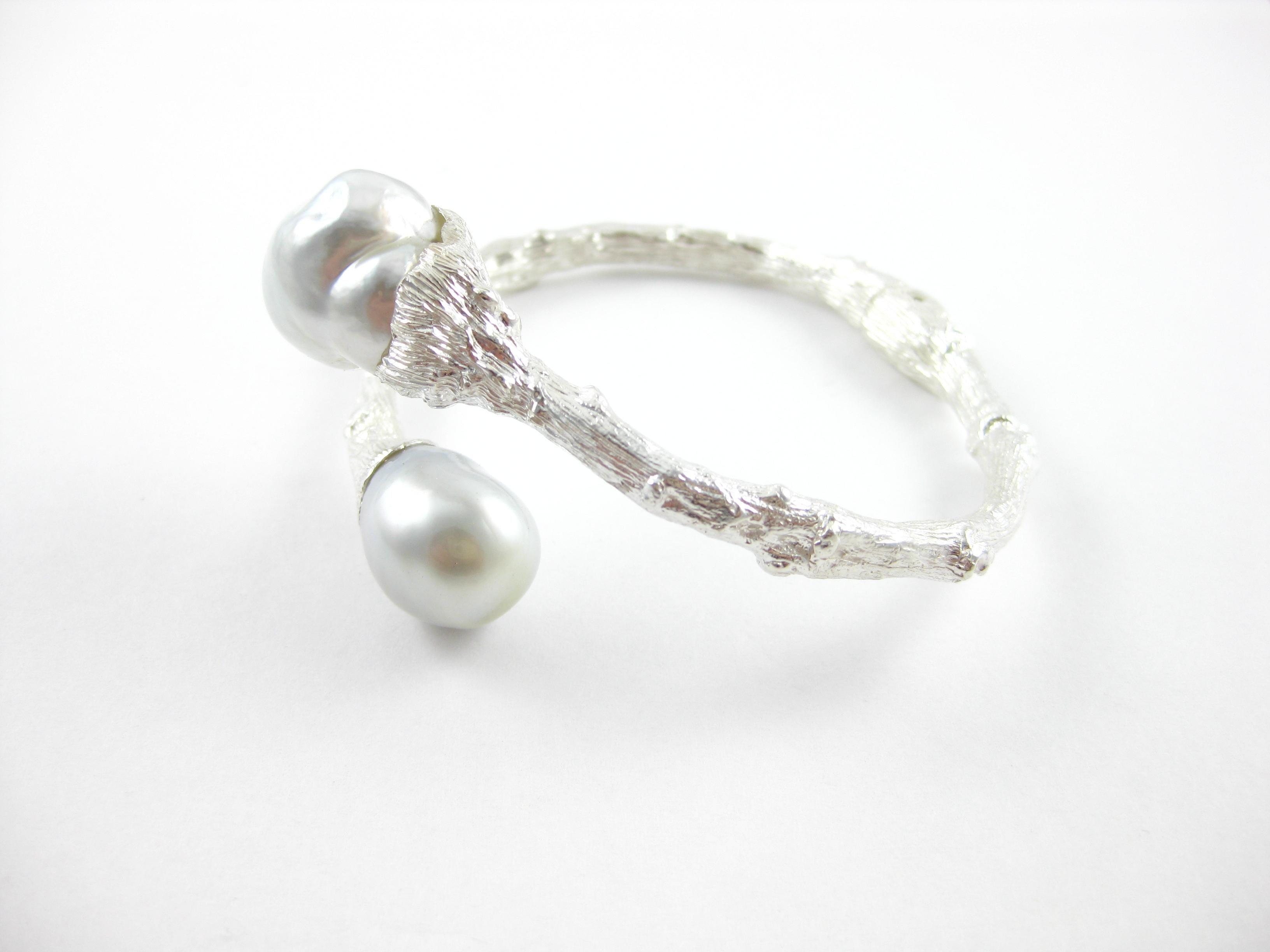 Bracelet in Sterling Silver with South Sea Pearls In New Condition For Sale In Solana Beach, CA