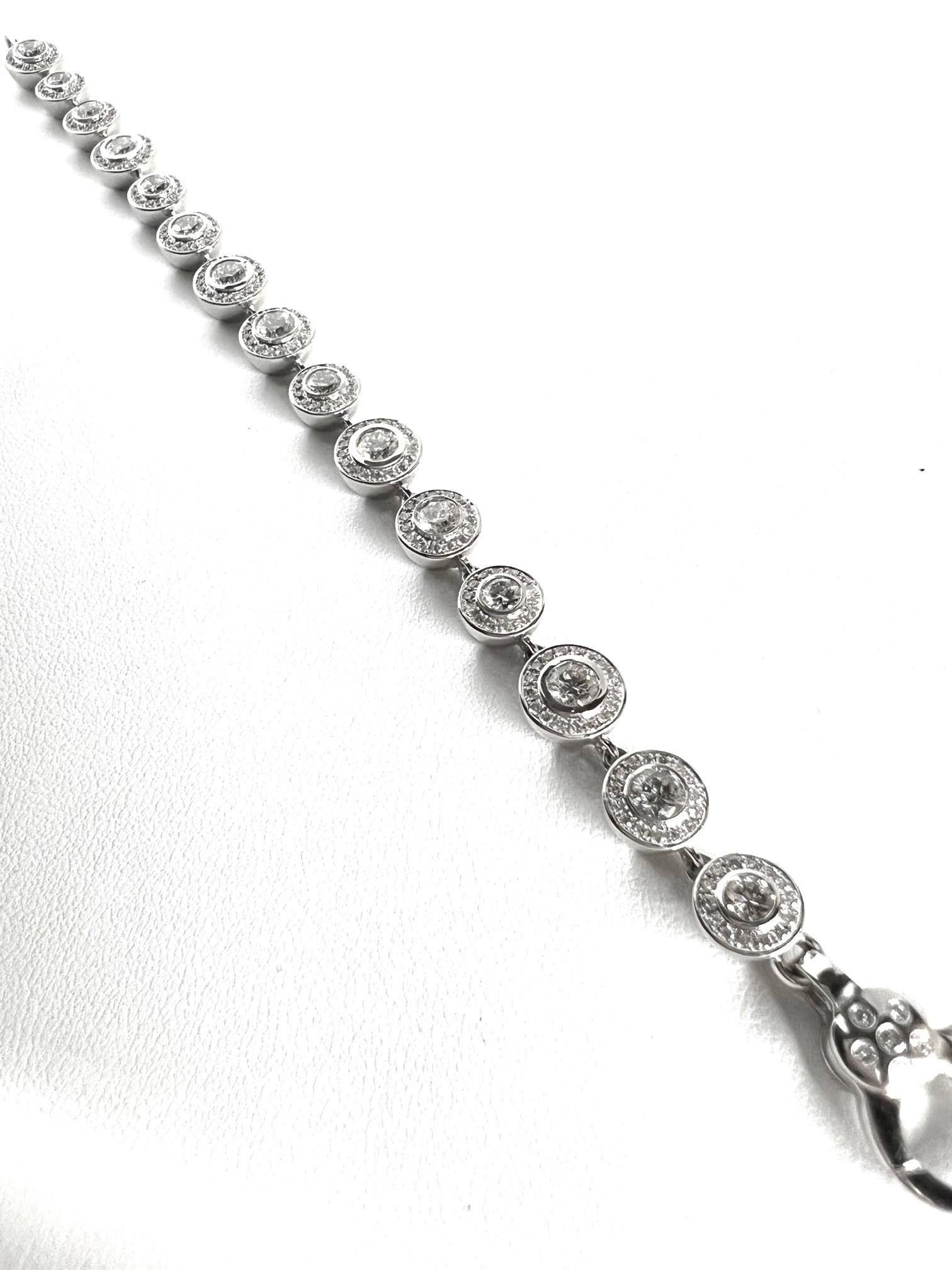 Contemporary Bracelet in White Gold with Diamonds For Sale