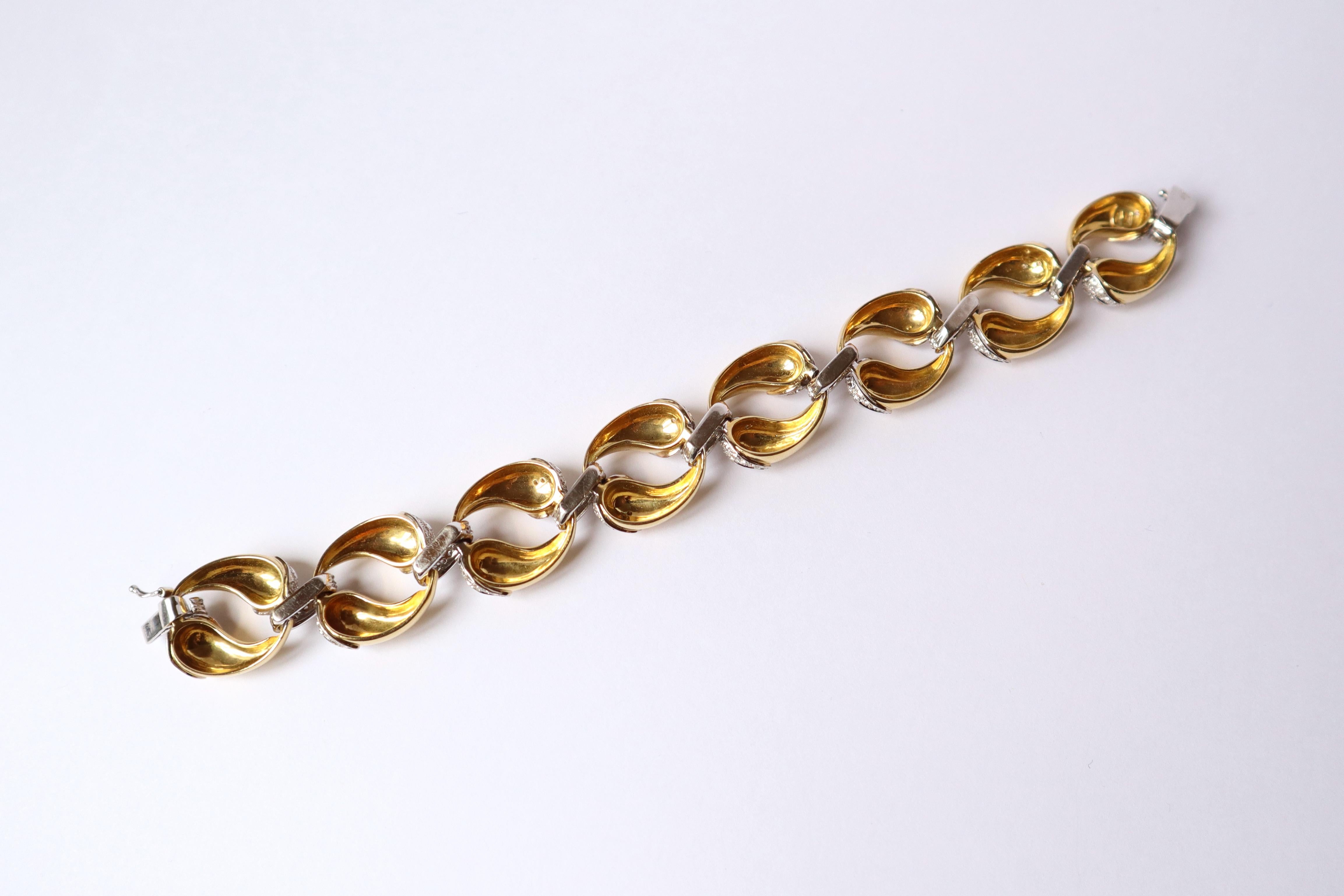 Bracelet en or jaune et blanc 18 carats et diamants circa 1960 Bon état - En vente à Paris, FR