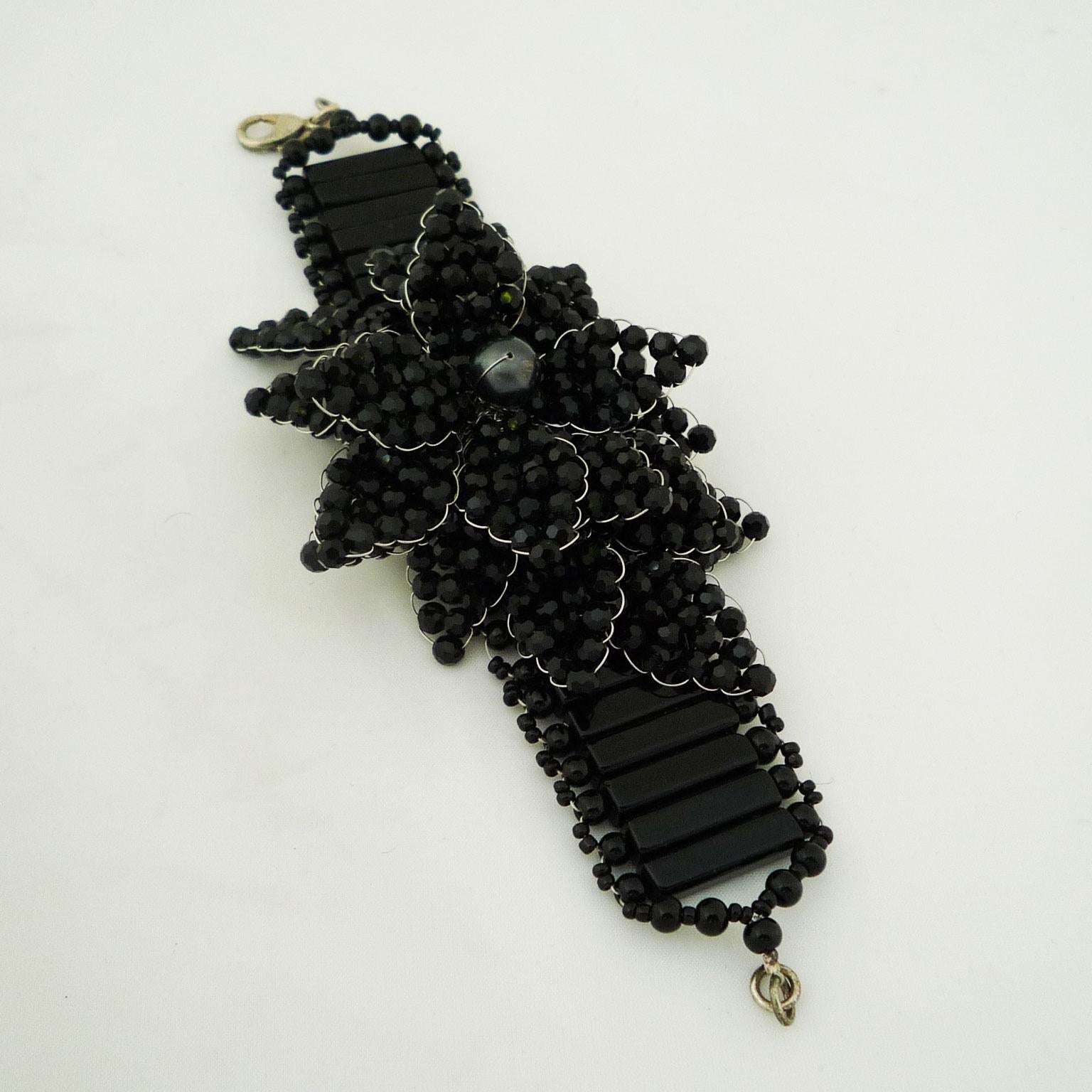 Bracelet made of black limestone and black Swarovski pearls
Handmade bracelet made of black limestone. On the bracelet a flower was artfully tied up. The color of pure, unadulterated limestone is white and gets a dark gray to black color due to the