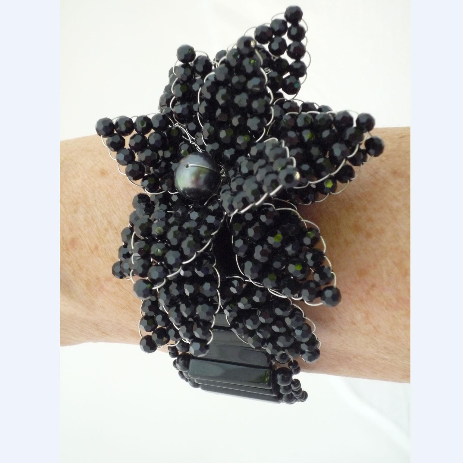 Armband aus schwarzem Kalkstein und schwarzen Swarovski-Perlen im Angebot 4