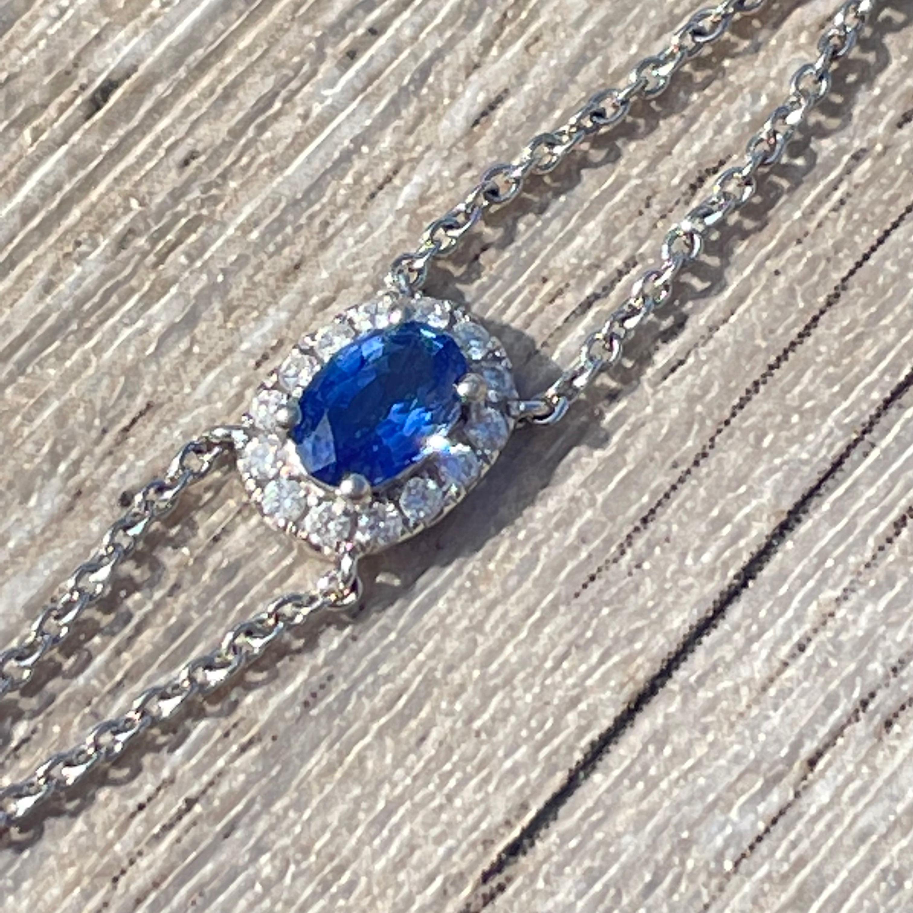 Women's or Men's  Daisy Sapphire Diamond Bracelet In 18 Carat Gold For Sale