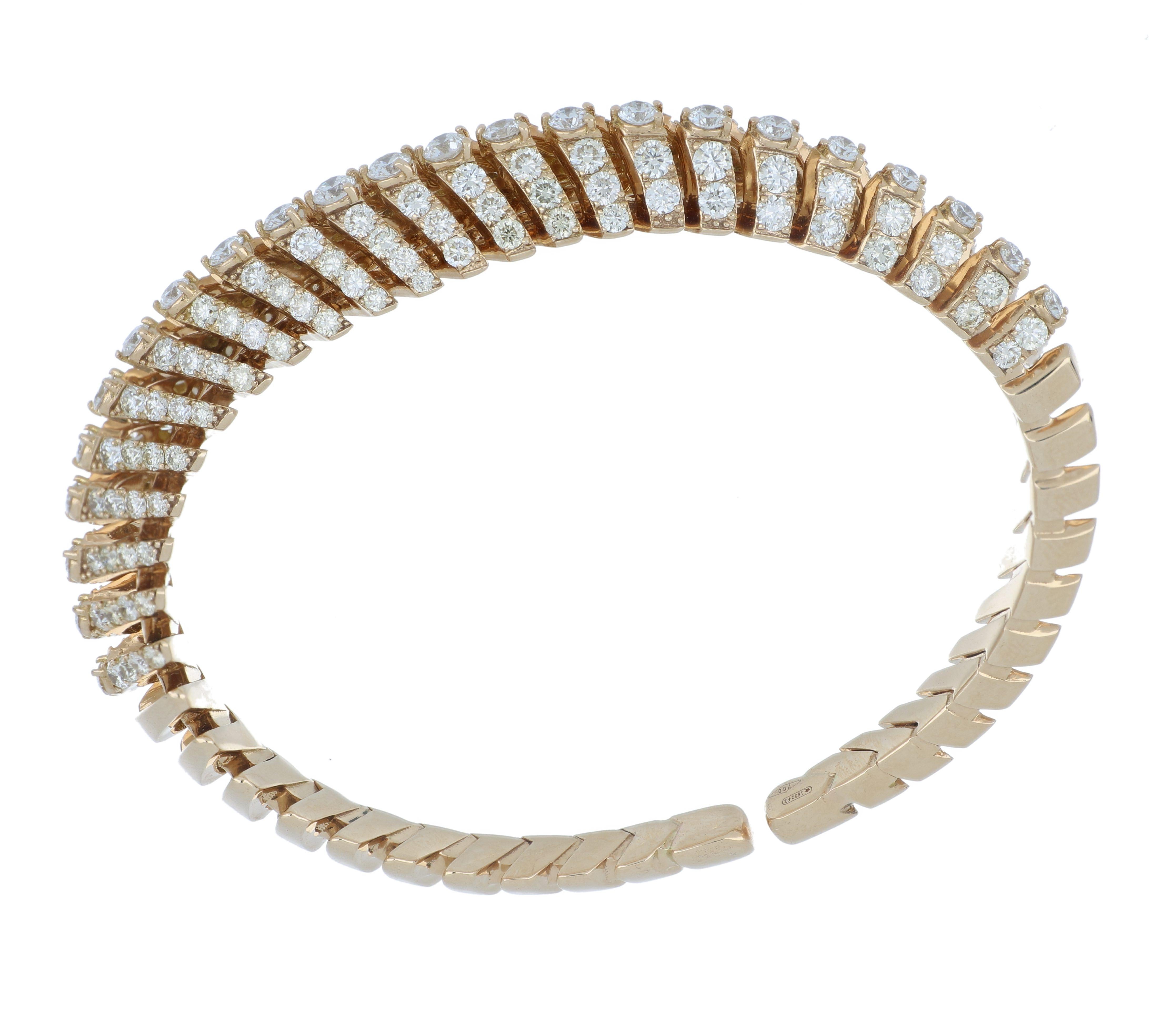 This stunning, feminine Soffio piece was inspired by the soft curves seen in dandelions. This captivating bracelet has gorgeous lines, curves, and depth. 18k rose gold, this posh bracelet is adorned on all sides with cream diamonds and white